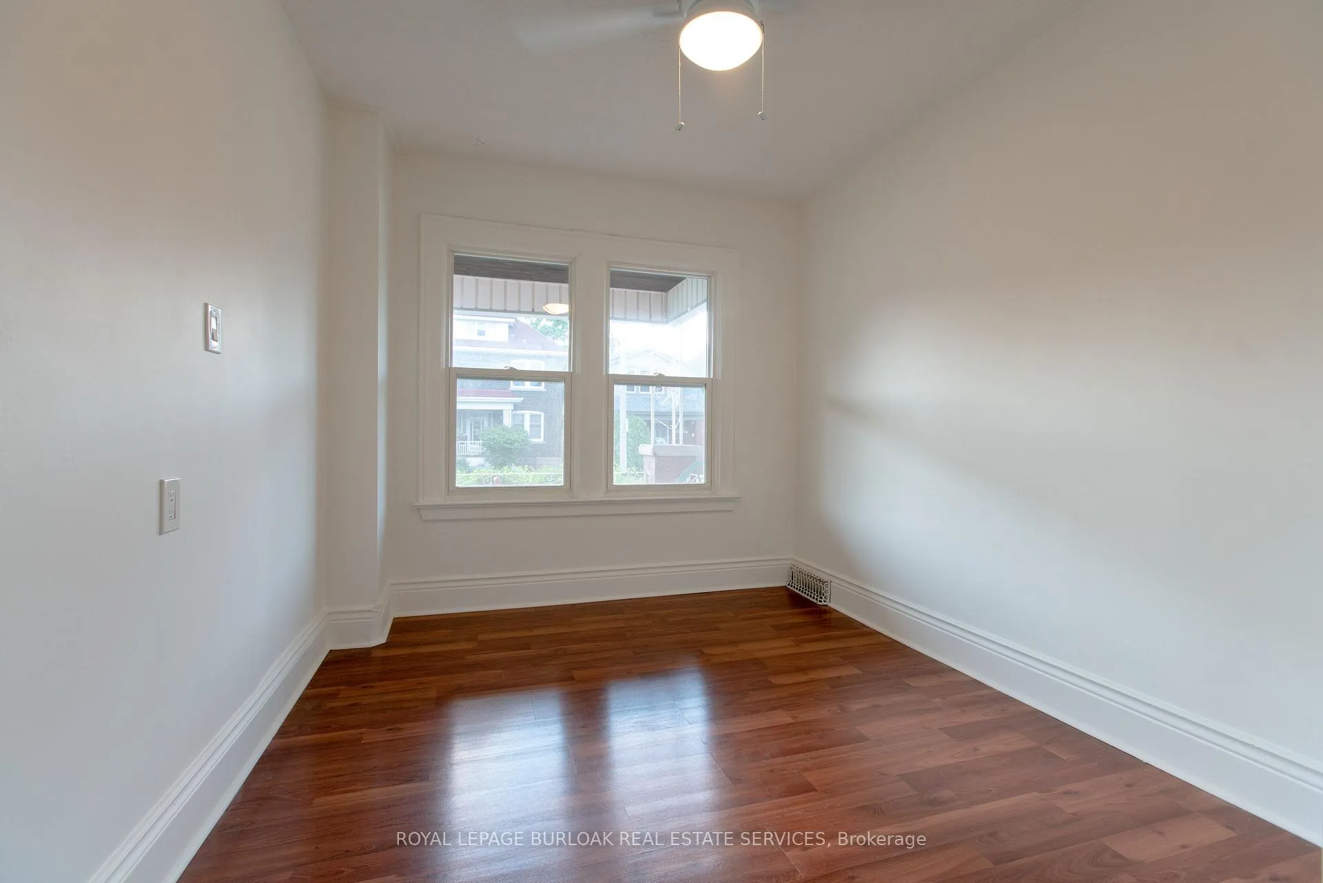 Photo 11 of Unit 1, 49 Province Street S, Hamilton, Delta — HOMEH