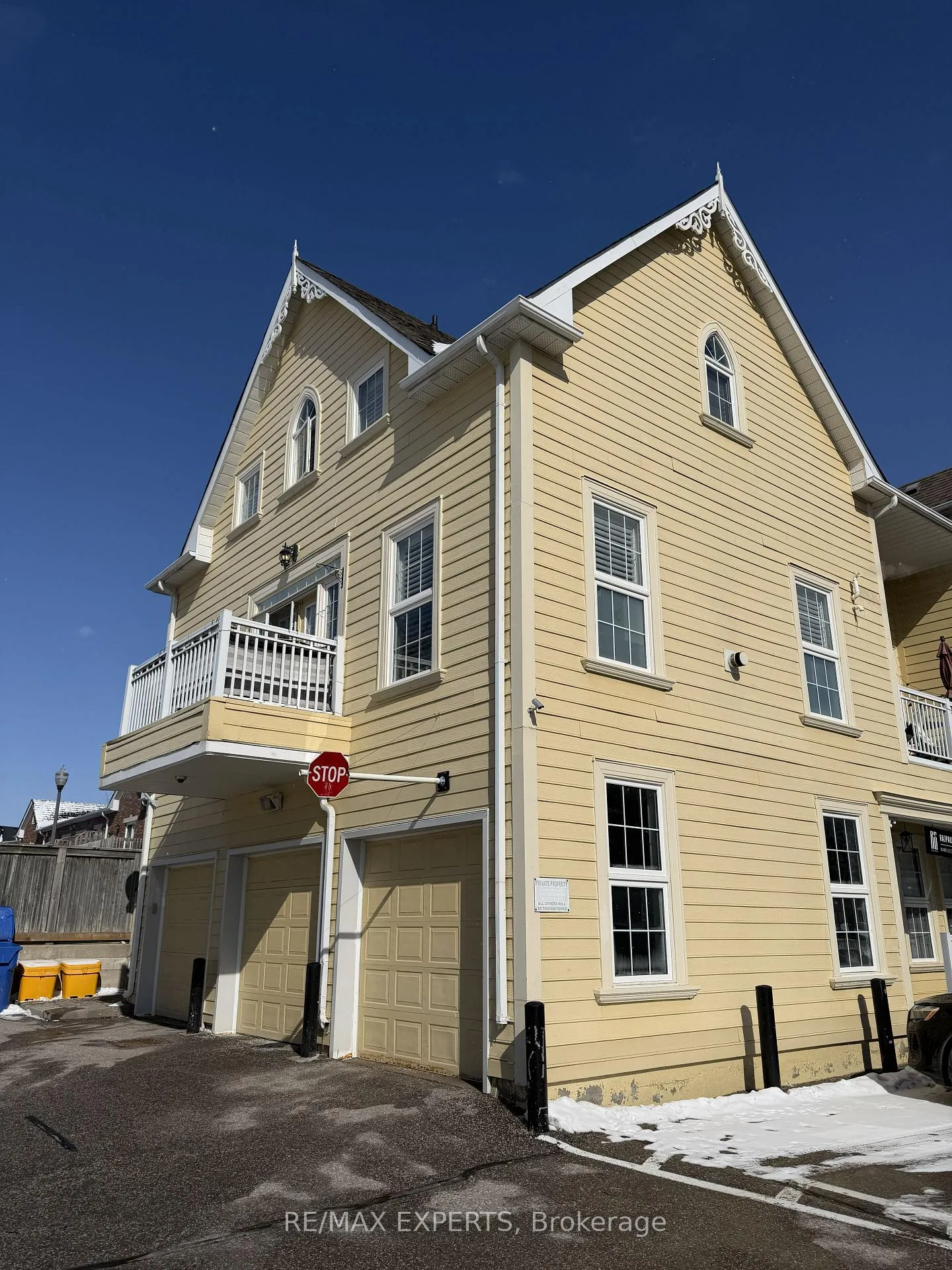 Front of Unit 204, 10472 Islington Avenue