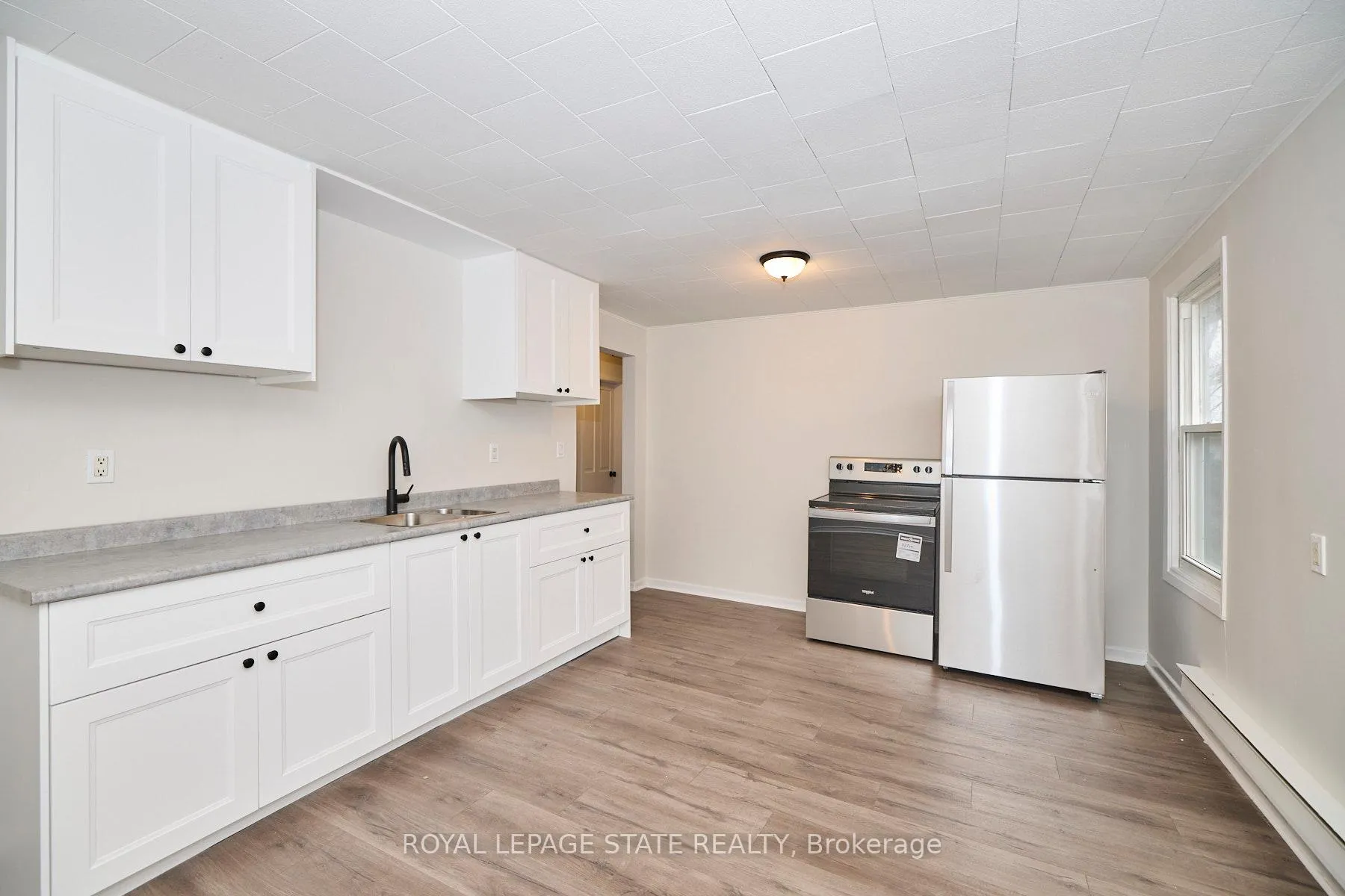 Photo 1 of Unit 3, 33 Lock Street, St. Catharines, Port Dalhousie — HOMEH
