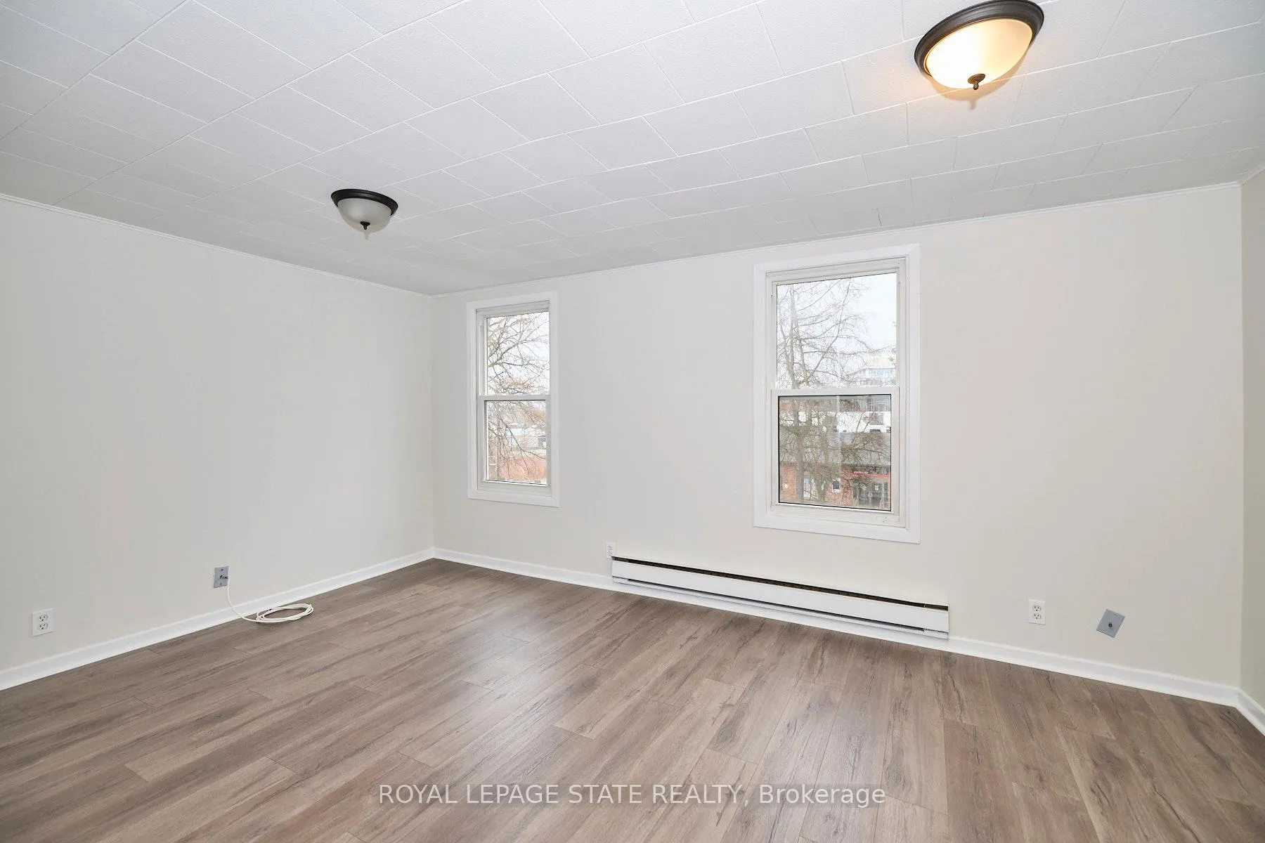Photo 2 of Unit 3, 33 Lock Street, St. Catharines, Port Dalhousie — HOMEH