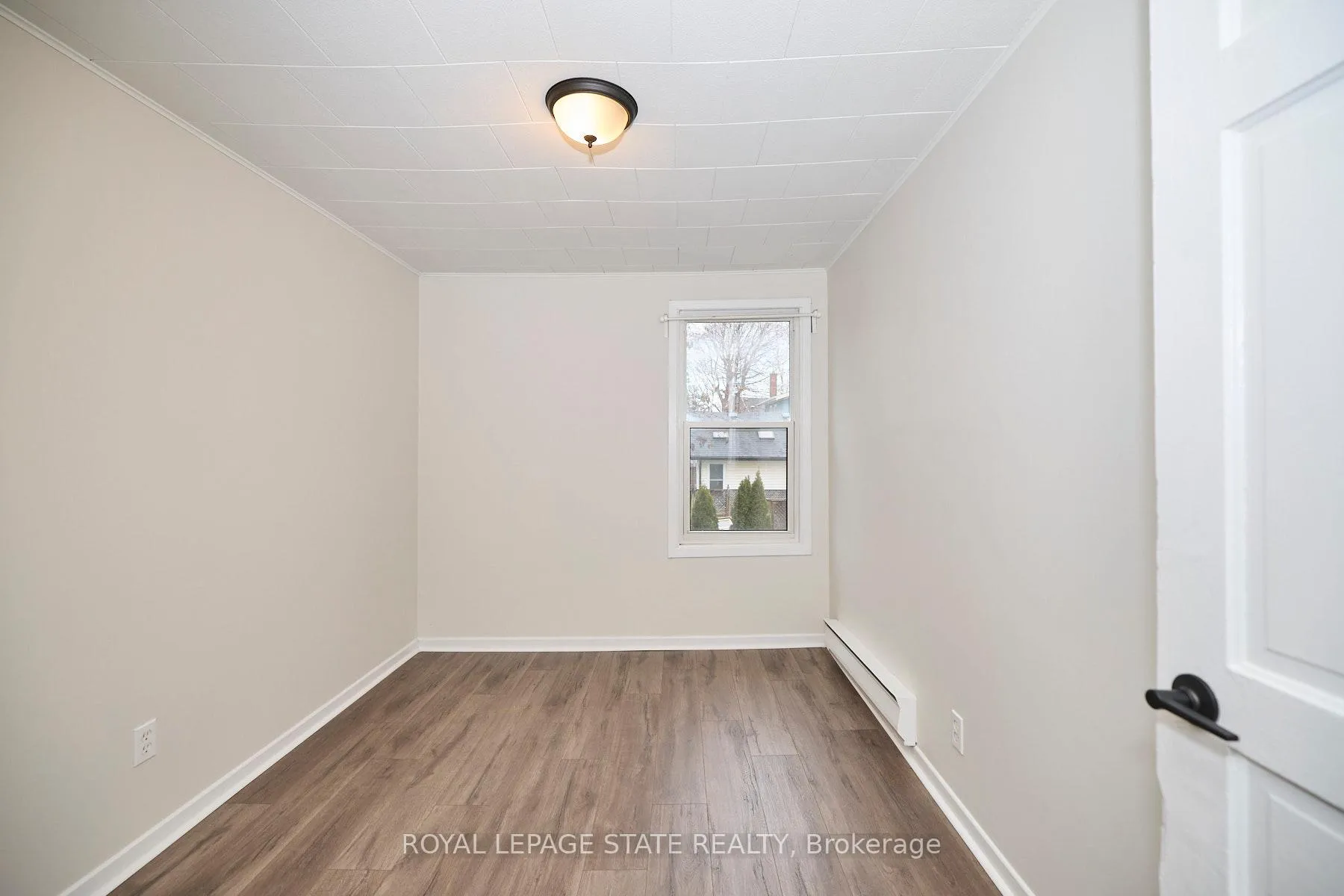 Photo 4 of Unit 3, 33 Lock Street, St. Catharines, Port Dalhousie — HOMEH