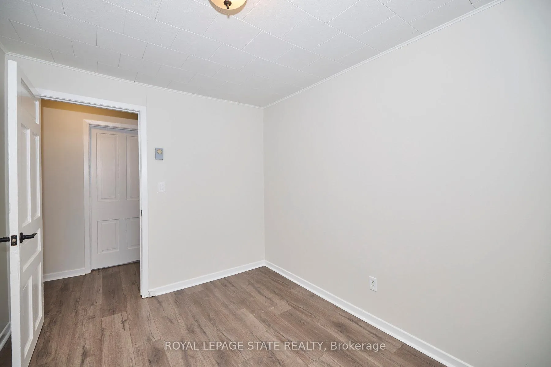 Photo 5 of Unit 3, 33 Lock Street, St. Catharines, Port Dalhousie — HOMEH