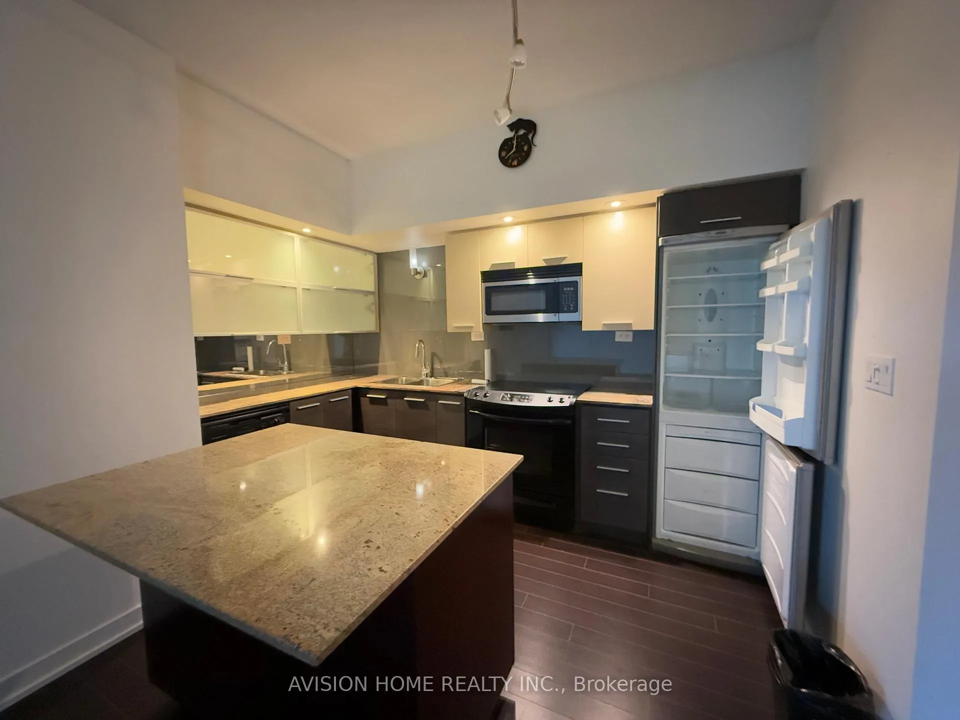 Photo 4 of Unit 331, 8 Telegram Mews, Toronto, Waterfront Communities — HOMEH