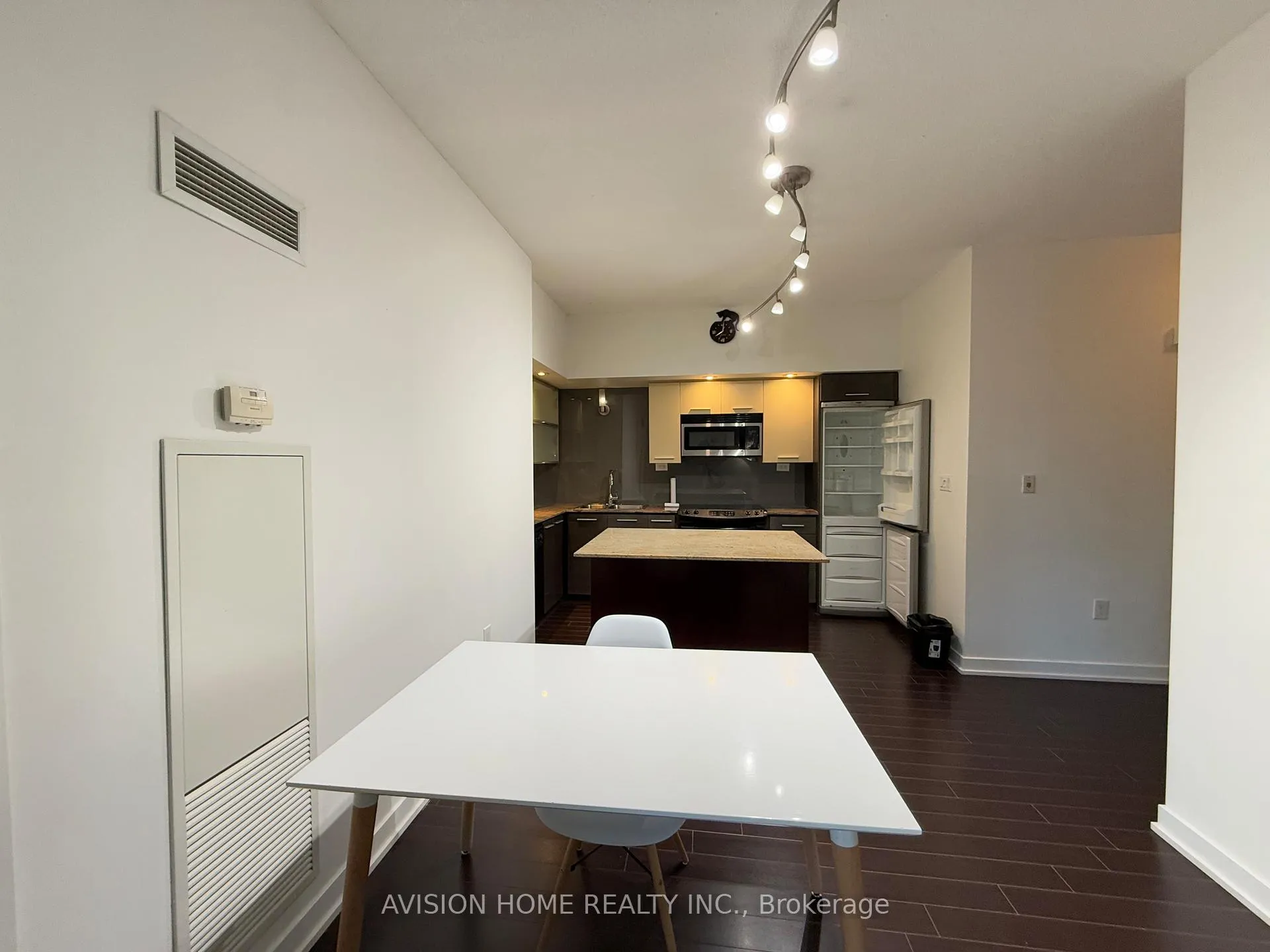 Photo 5 of Unit 331, 8 Telegram Mews, Toronto, Waterfront Communities — HOMEH