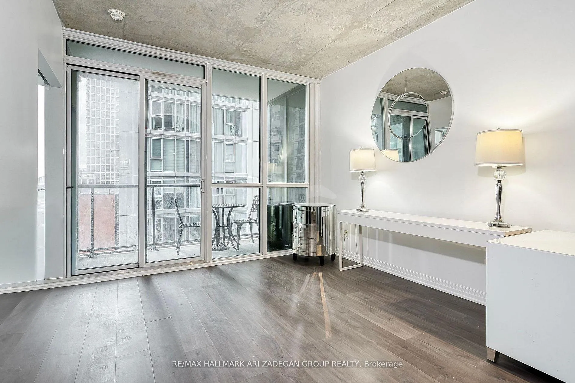 Photo 2 of Unit 1701, 88 Blue Jays Way, Toronto, Waterfront Communities — HOMEH