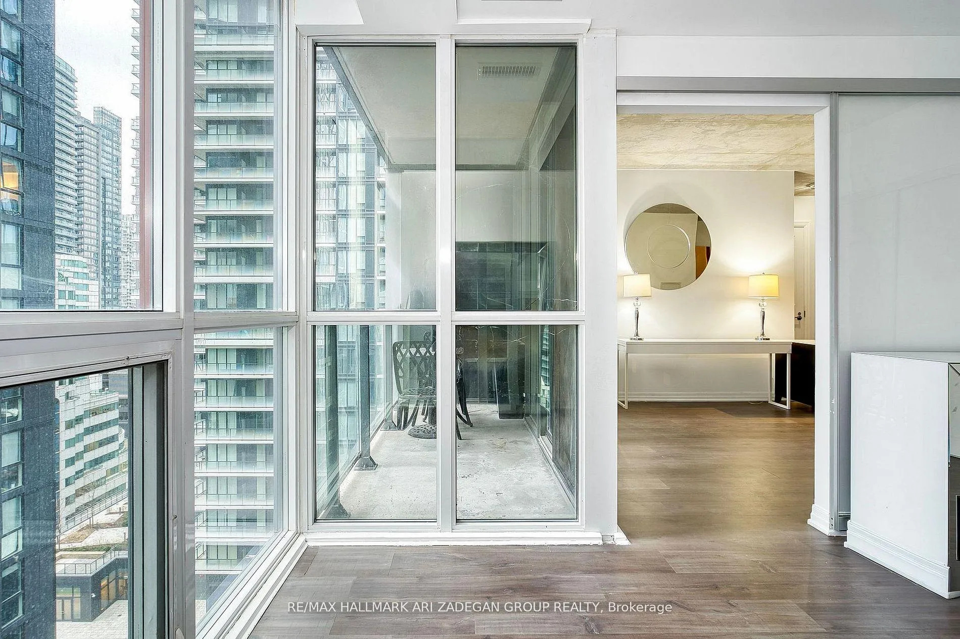 Photo 3 of Unit 1701, 88 Blue Jays Way, Toronto, Waterfront Communities — HOMEH