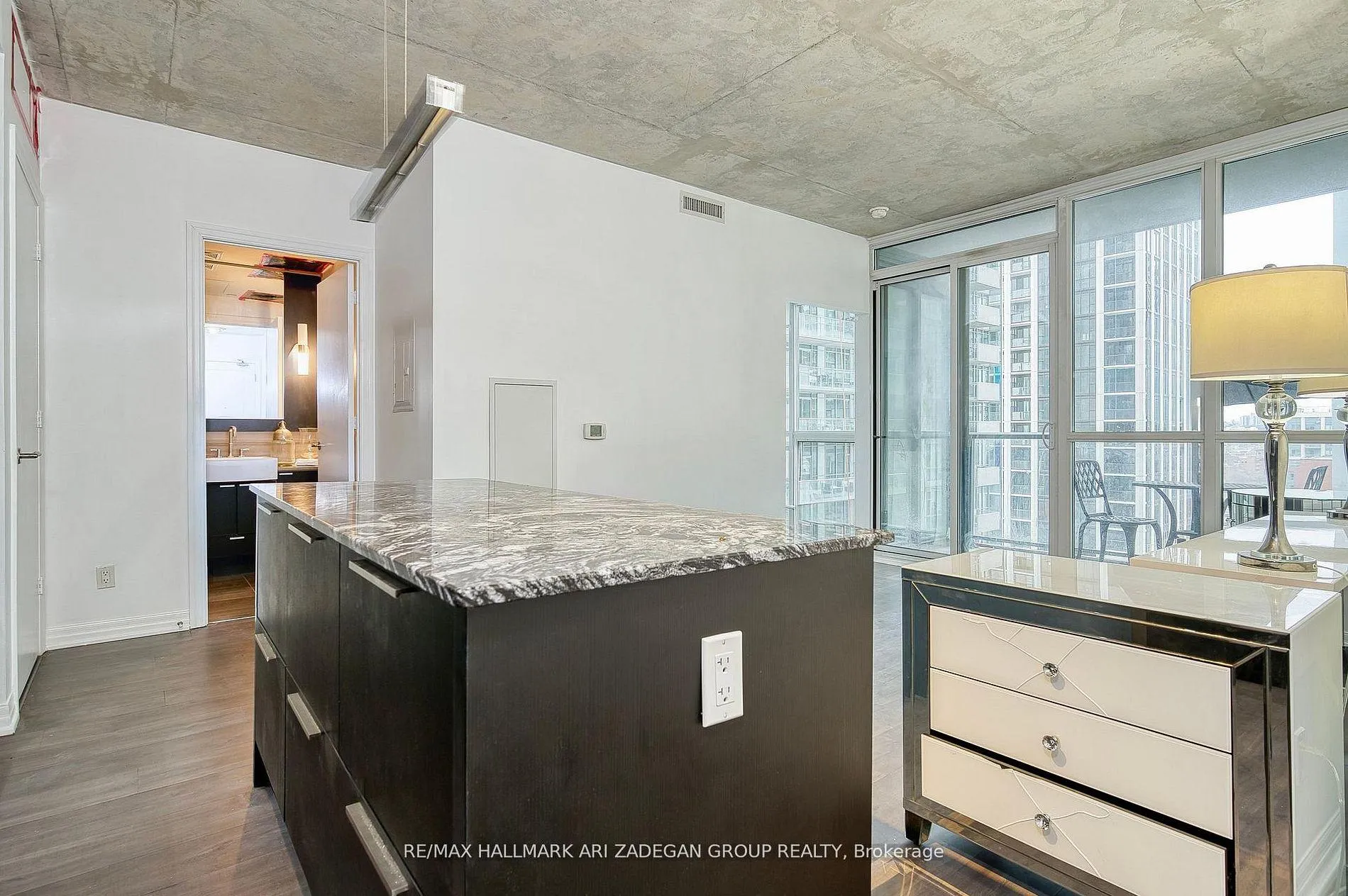 Photo 8 of Unit 1701, 88 Blue Jays Way, Toronto, Waterfront Communities — HOMEH