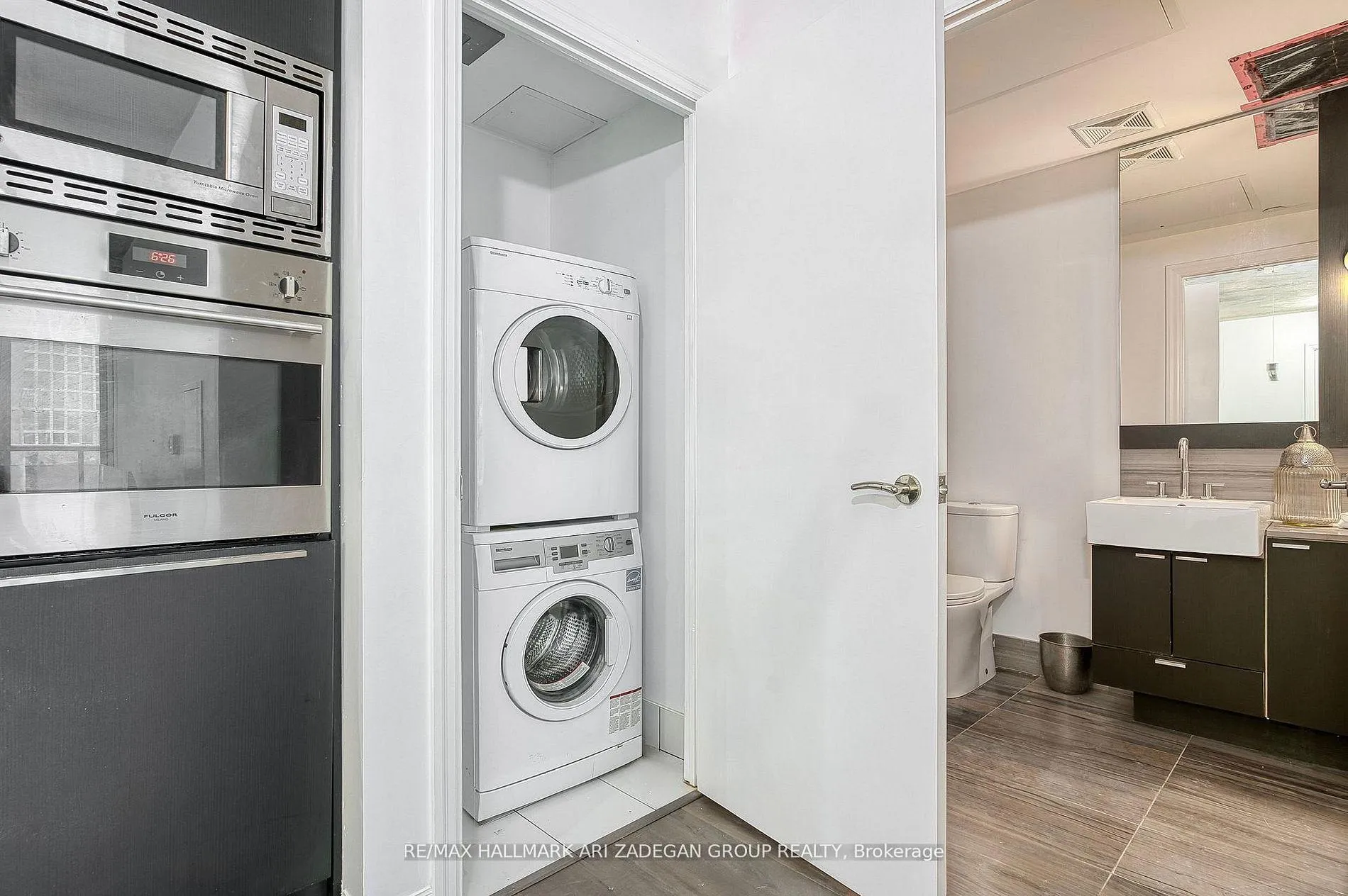 Photo 11 of Unit 1701, 88 Blue Jays Way, Toronto, Waterfront Communities — HOMEH