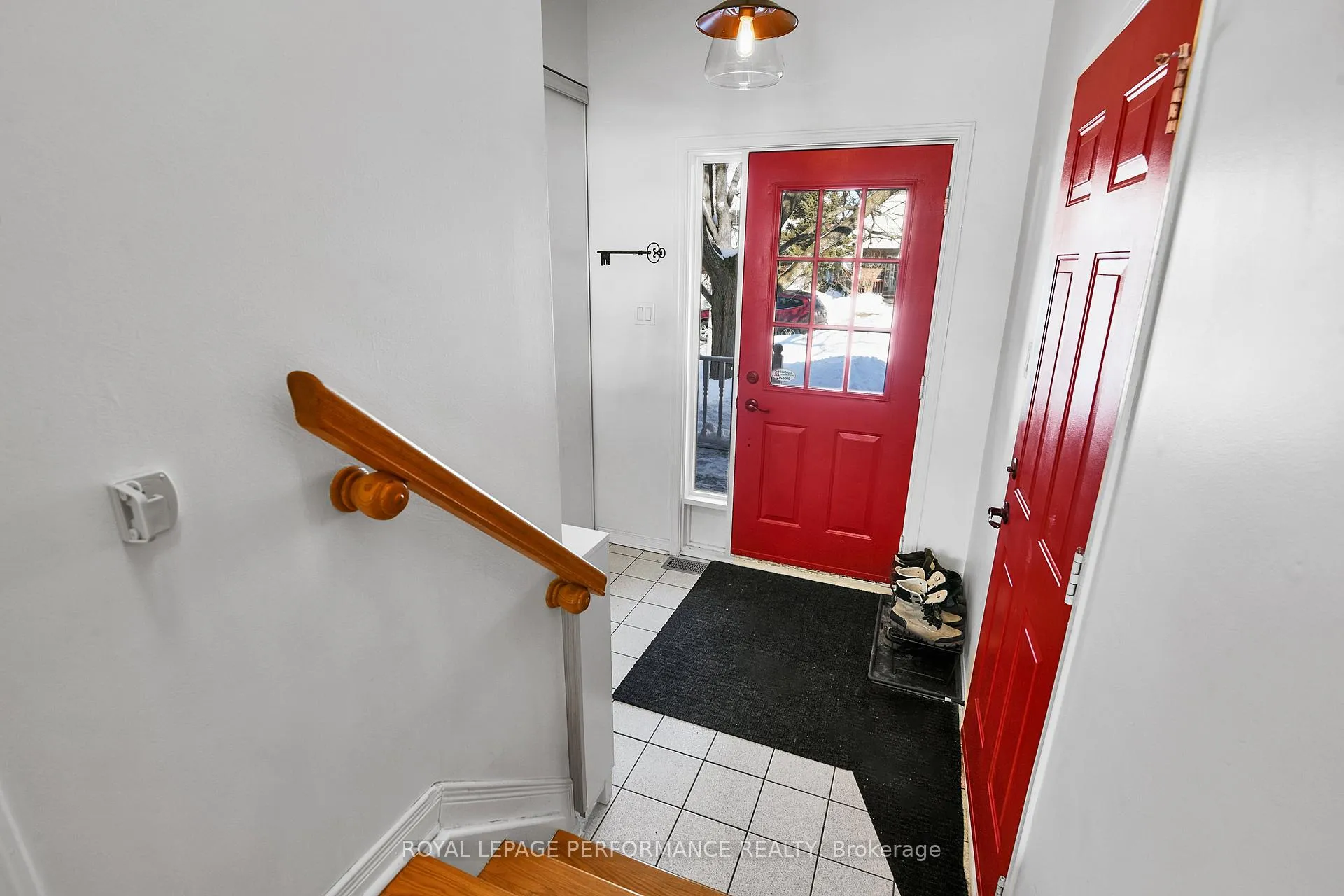 Photo 3 of 710 Hancock Crescent, Ottawa, Fallingbrook/Ridgemount — HOMEH