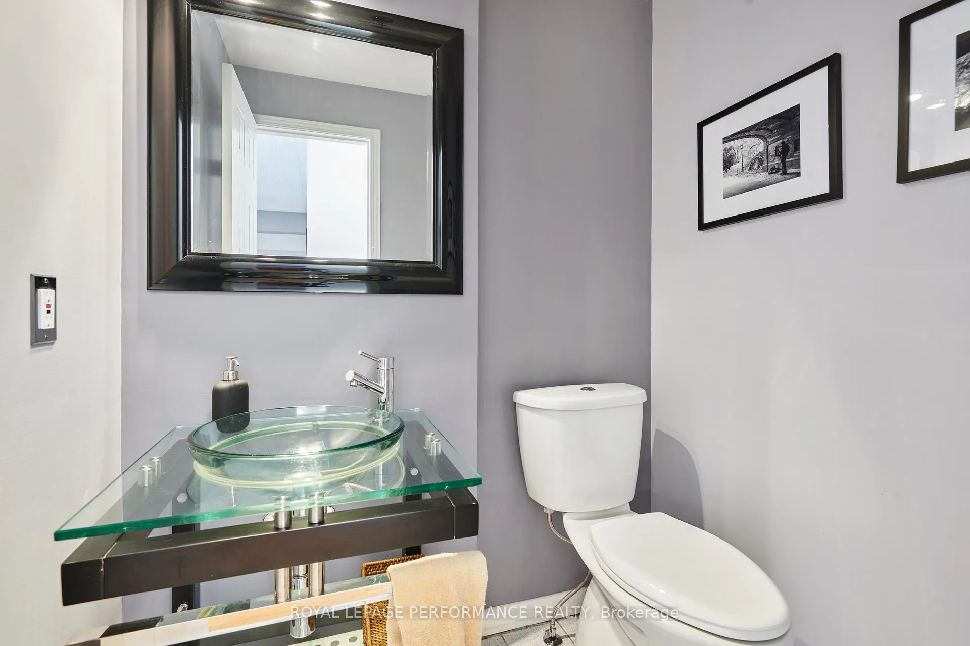 Photo 5 of 710 Hancock Crescent, Ottawa, Fallingbrook/Ridgemount — HOMEH