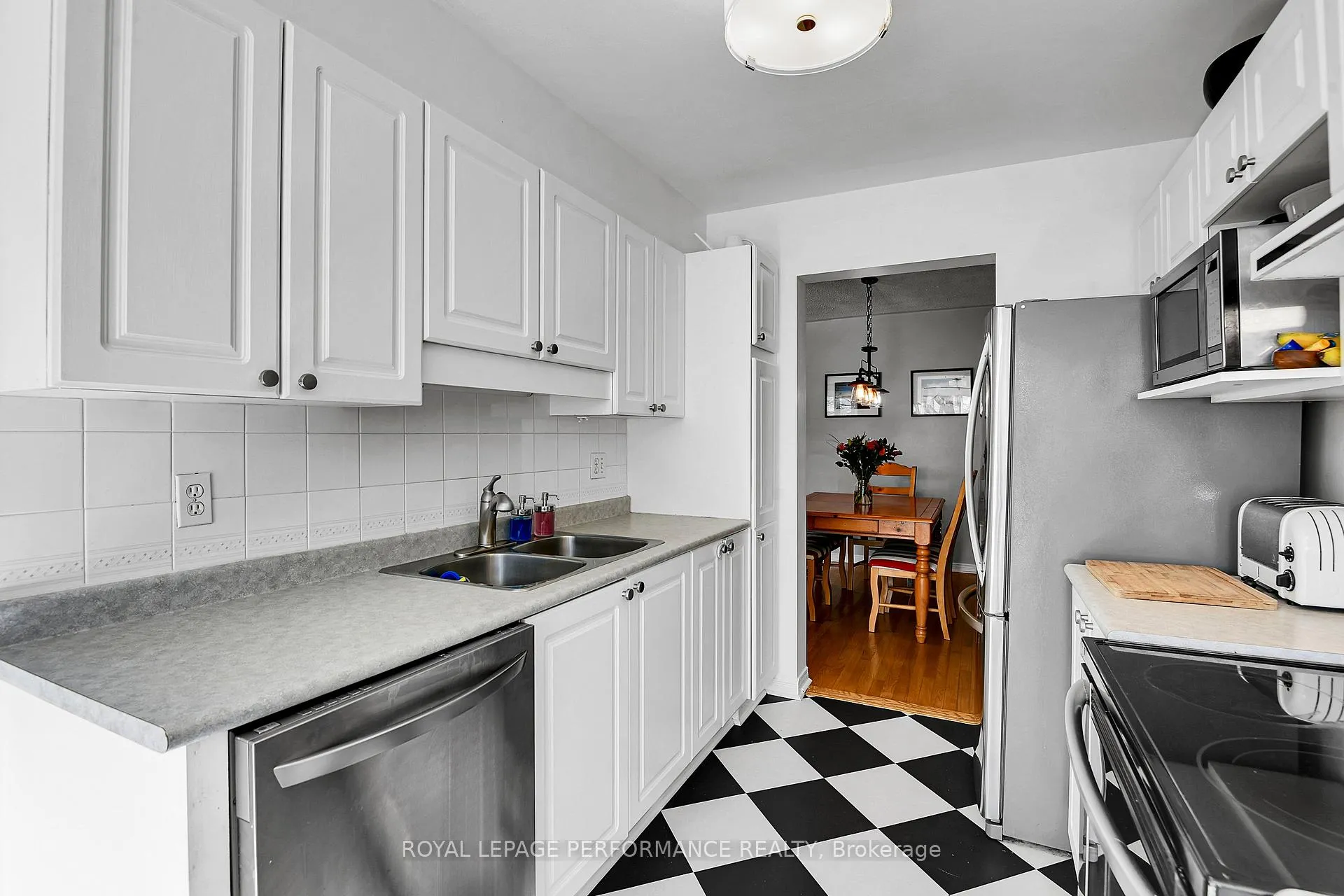 Photo 10 of 710 Hancock Crescent, Ottawa, Fallingbrook/Ridgemount — HOMEH