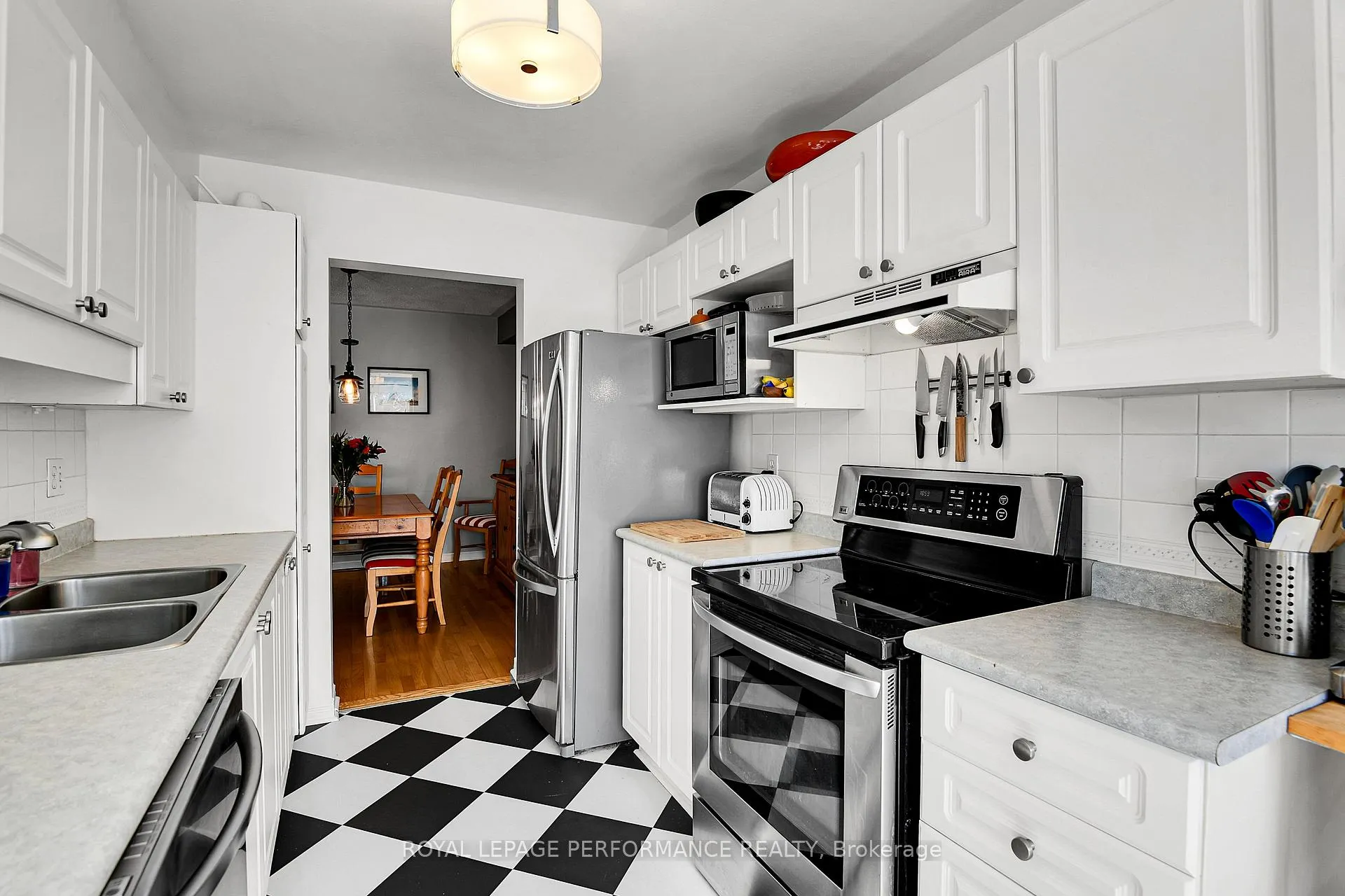 Photo 11 of 710 Hancock Crescent, Ottawa, Fallingbrook/Ridgemount — HOMEH