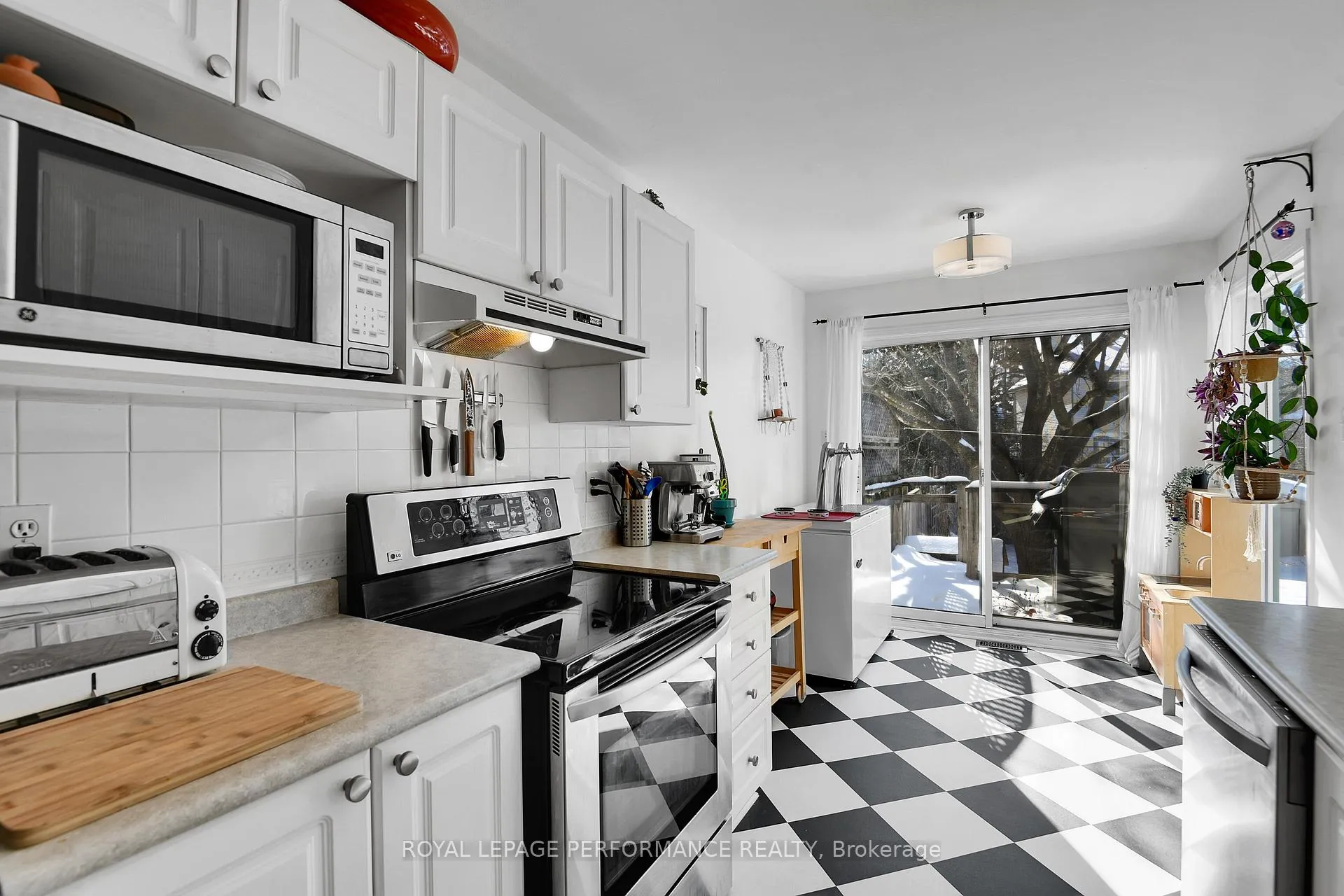 Photo 12 of 710 Hancock Crescent, Ottawa, Fallingbrook/Ridgemount — HOMEH