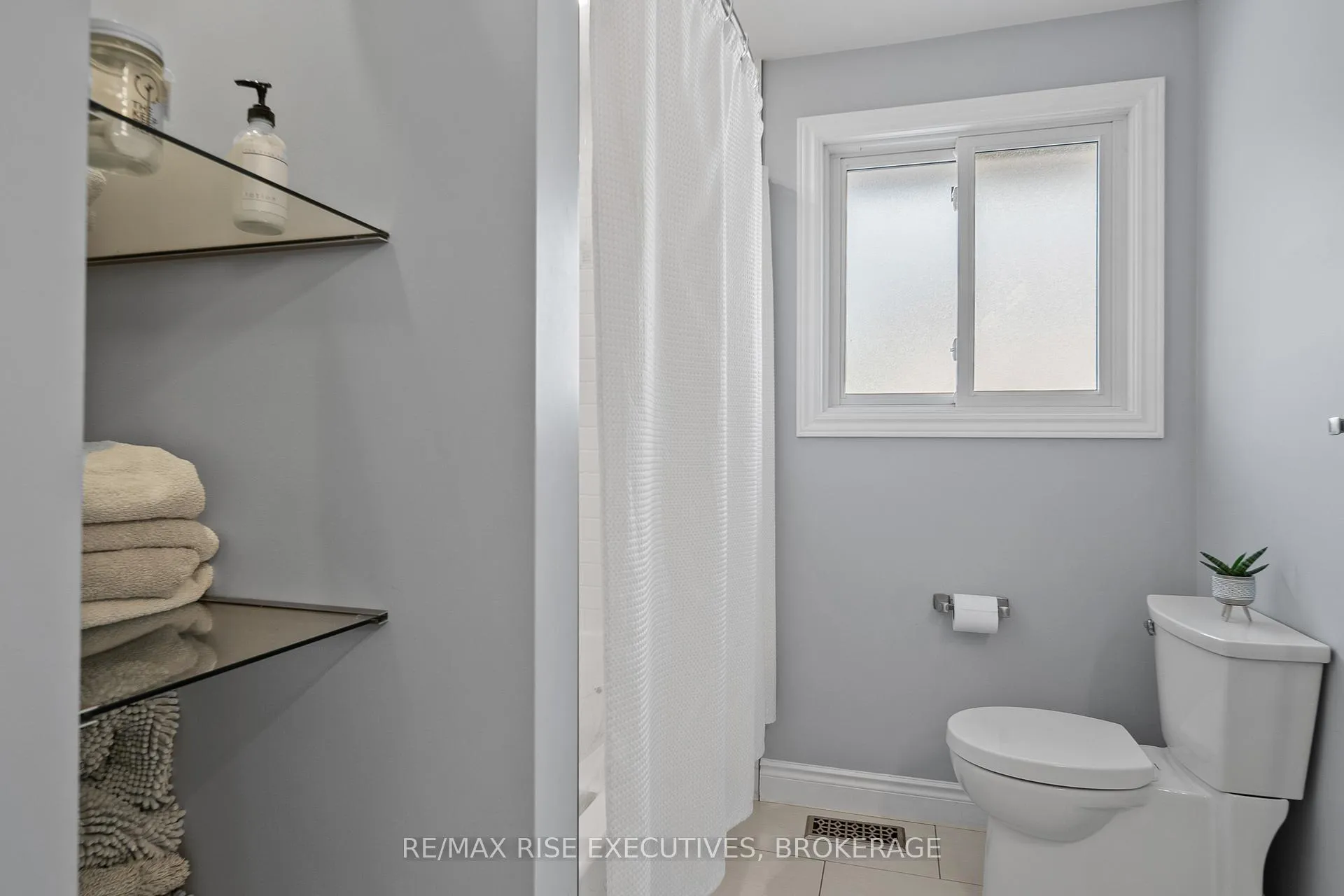 Photo 24 of 693 Laidlaw Crescent, Kingston, South of Taylor-Kidd Blvd — HOMEH
