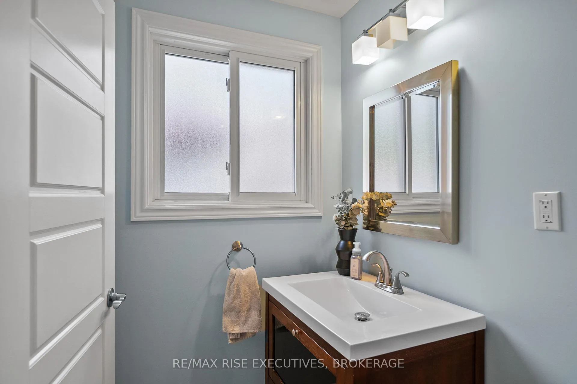 Photo 32 of 693 Laidlaw Crescent, Kingston, South of Taylor-Kidd Blvd — HOMEH
