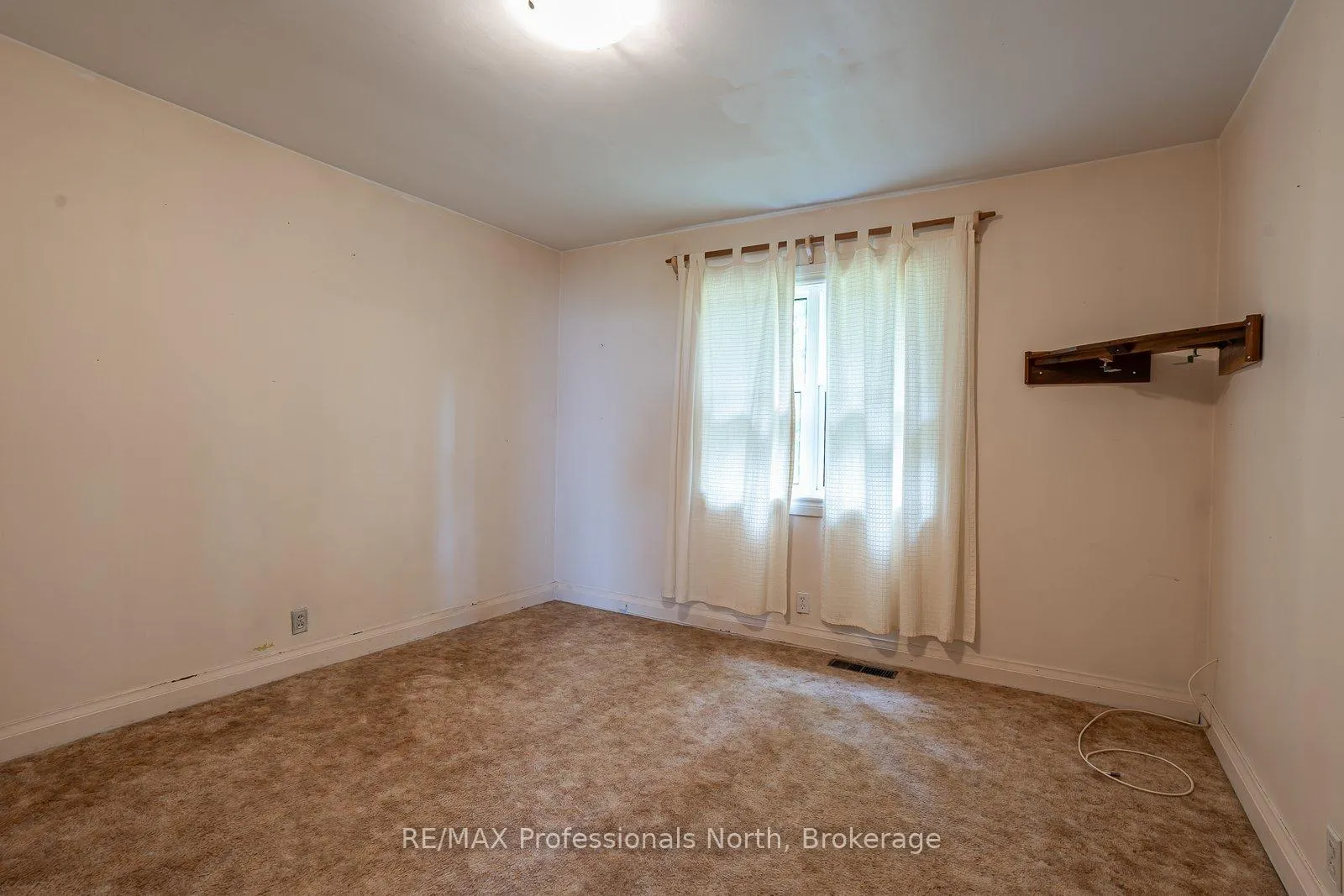 Photo 11 of 2319 Loop Road, Highlands East, Cardiff Ward — HOMEH