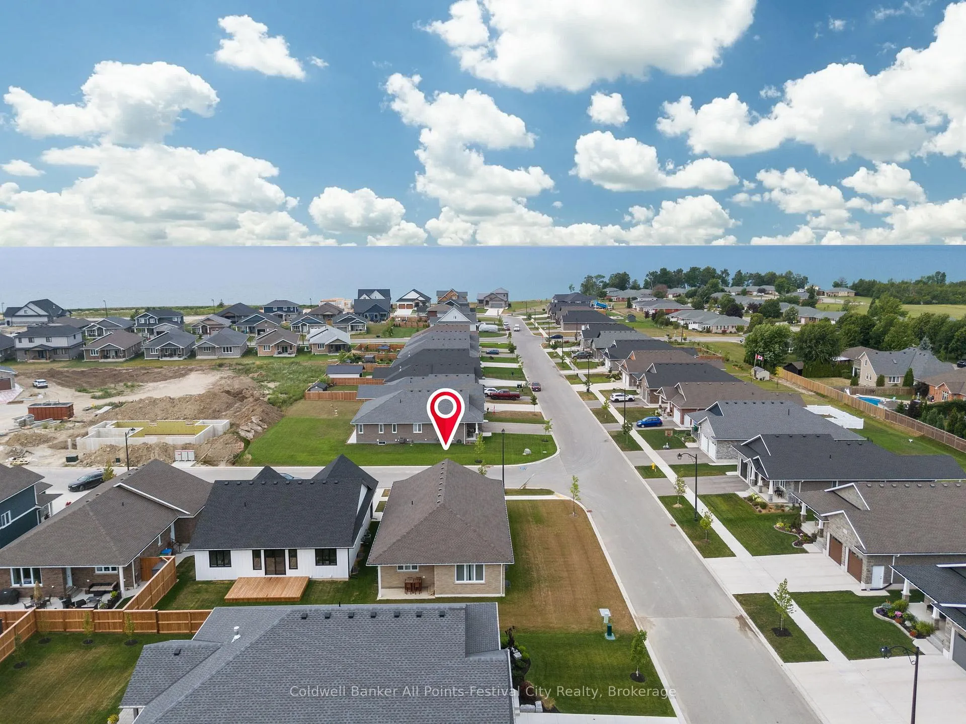 Photo 2 of 451 Woodridge Drive, Goderich, Goderich (Town) — HOMEH
