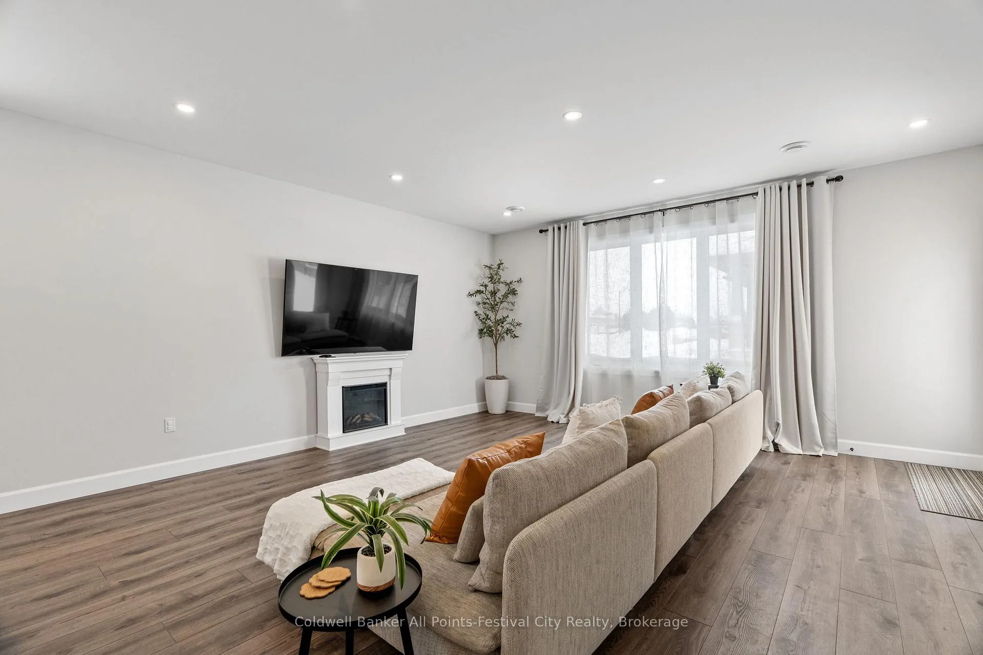 Photo 22 of 451 Woodridge Drive, Goderich, Goderich (Town) — HOMEH