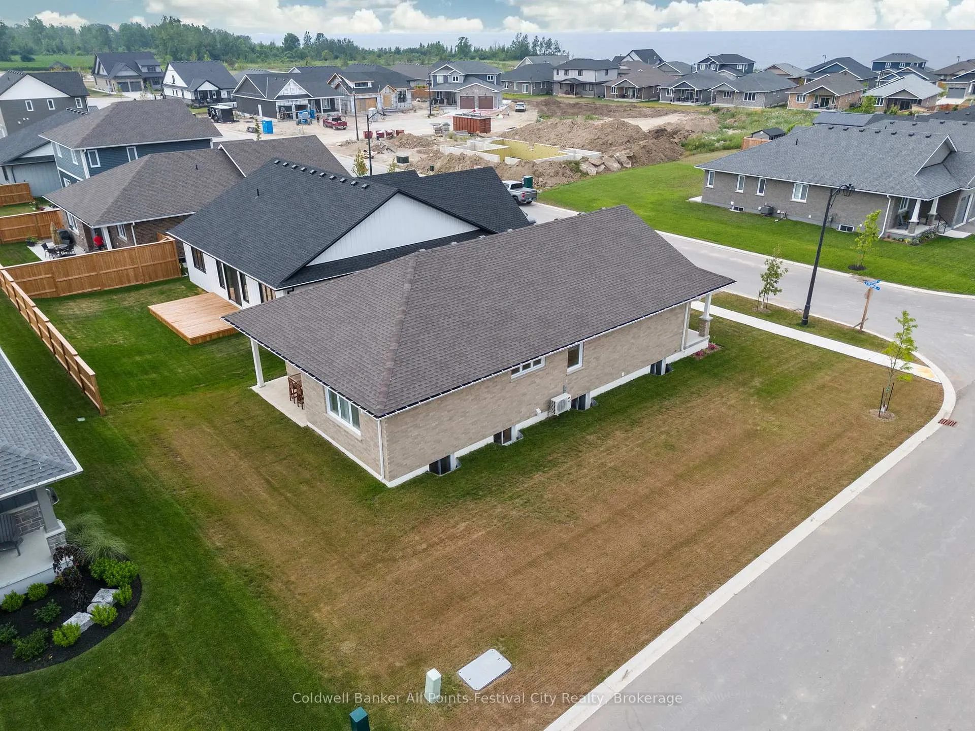 Photo 48 of 451 Woodridge Drive, Goderich, Goderich (Town) — HOMEH