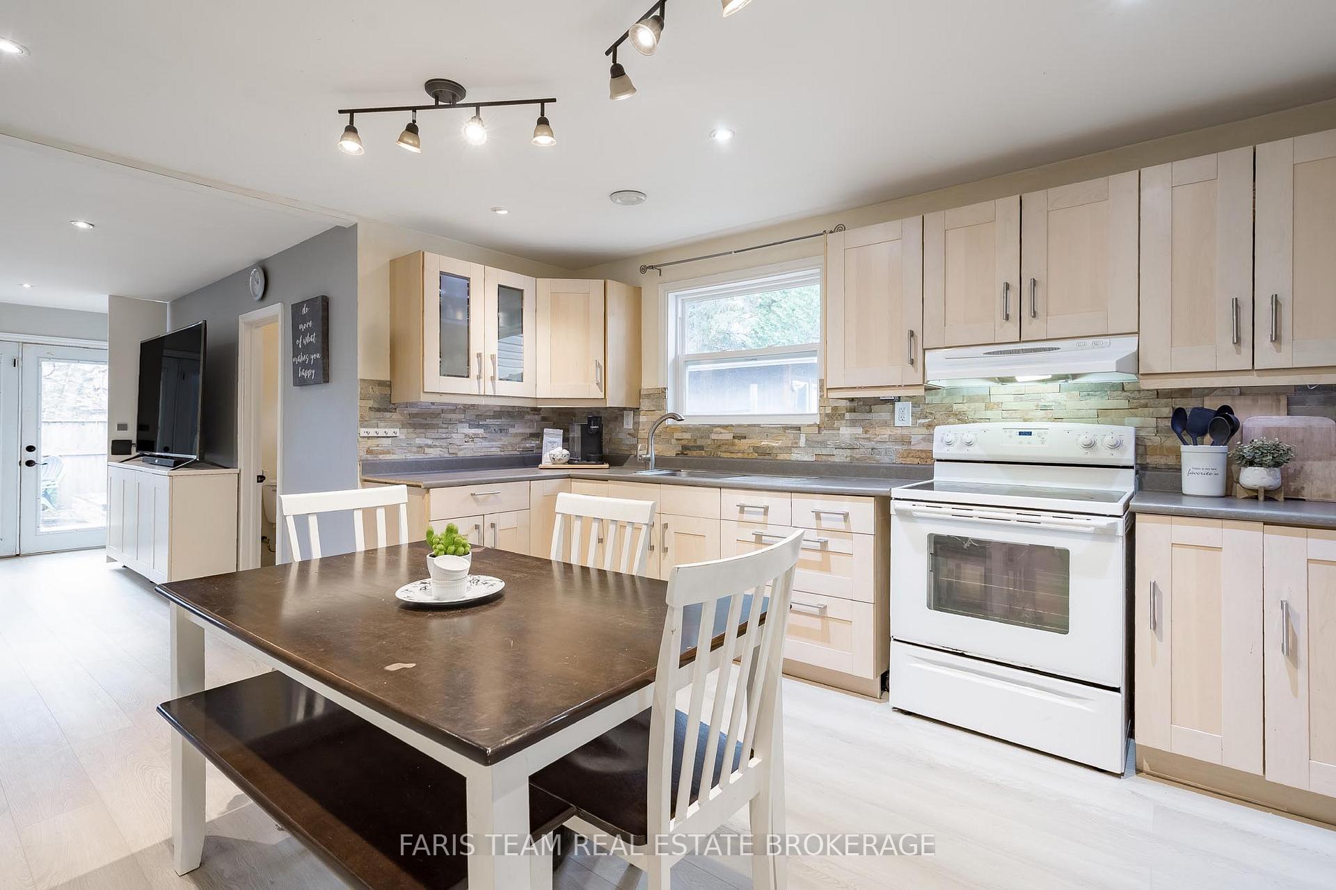 Photo 7 of 779 9th Line, Innisfil, Alcona — HOMEH