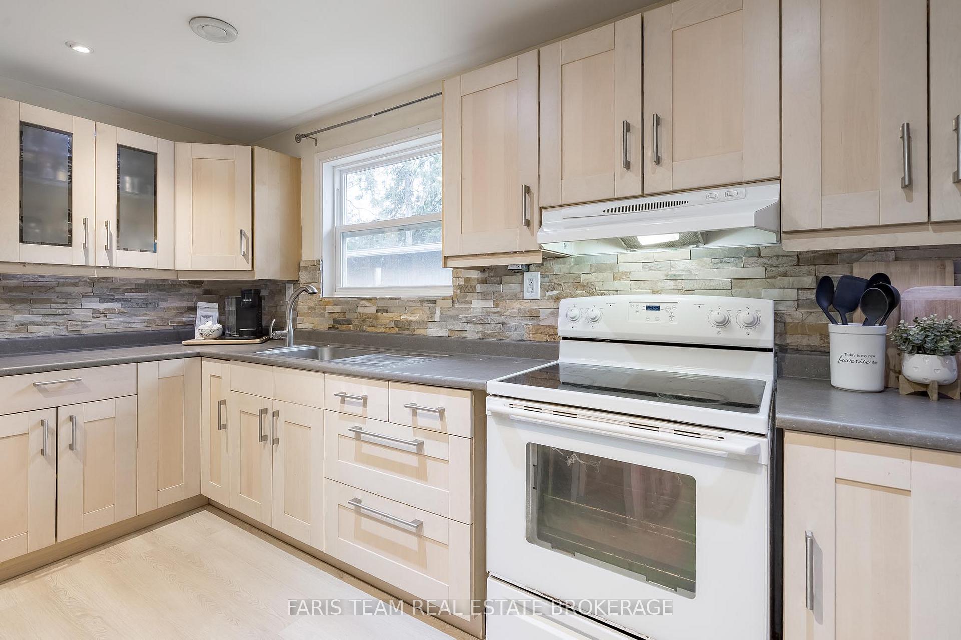 Photo 8 of 779 9th Line, Innisfil, Alcona — HOMEH