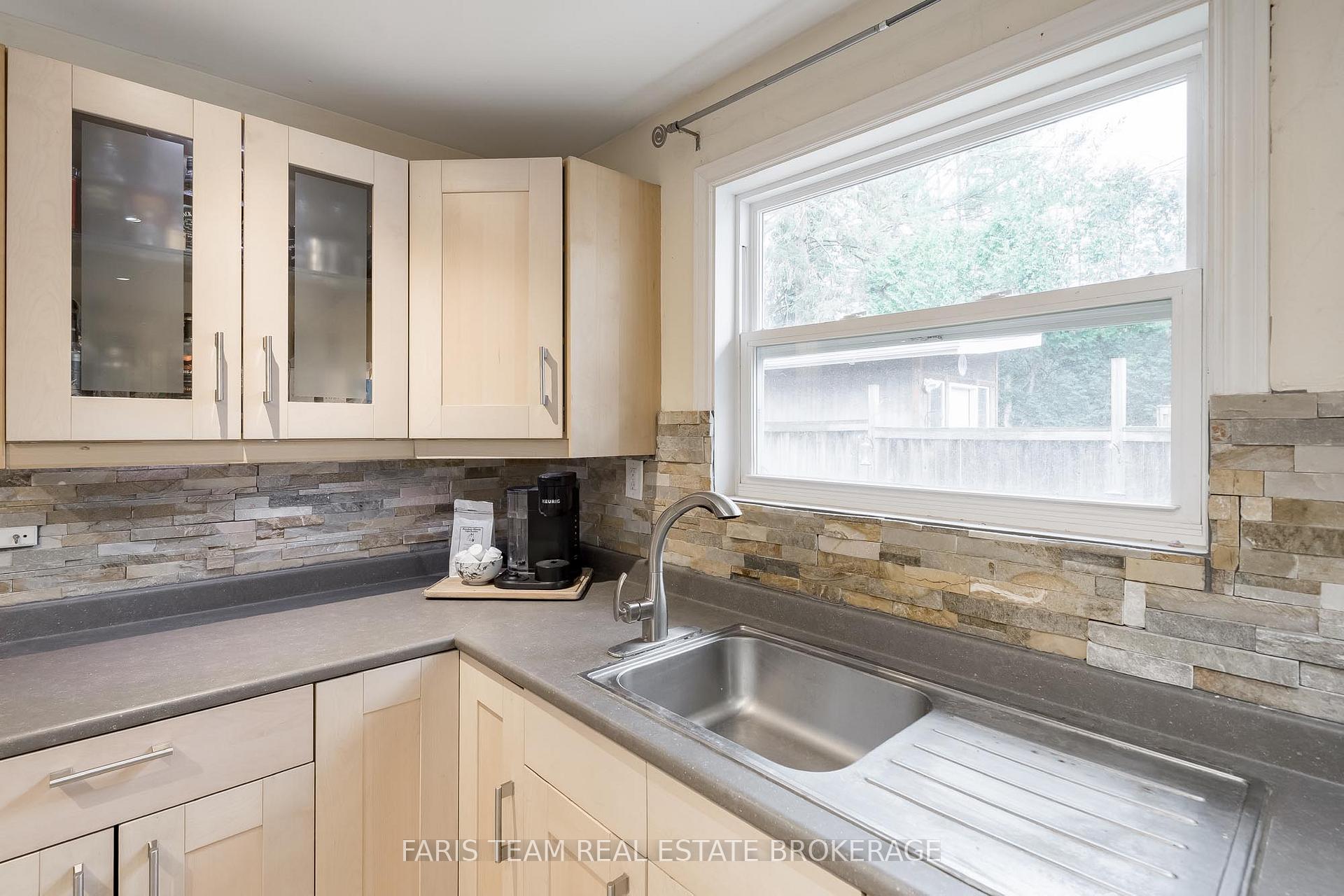 Photo 9 of 779 9th Line, Innisfil, Alcona — HOMEH