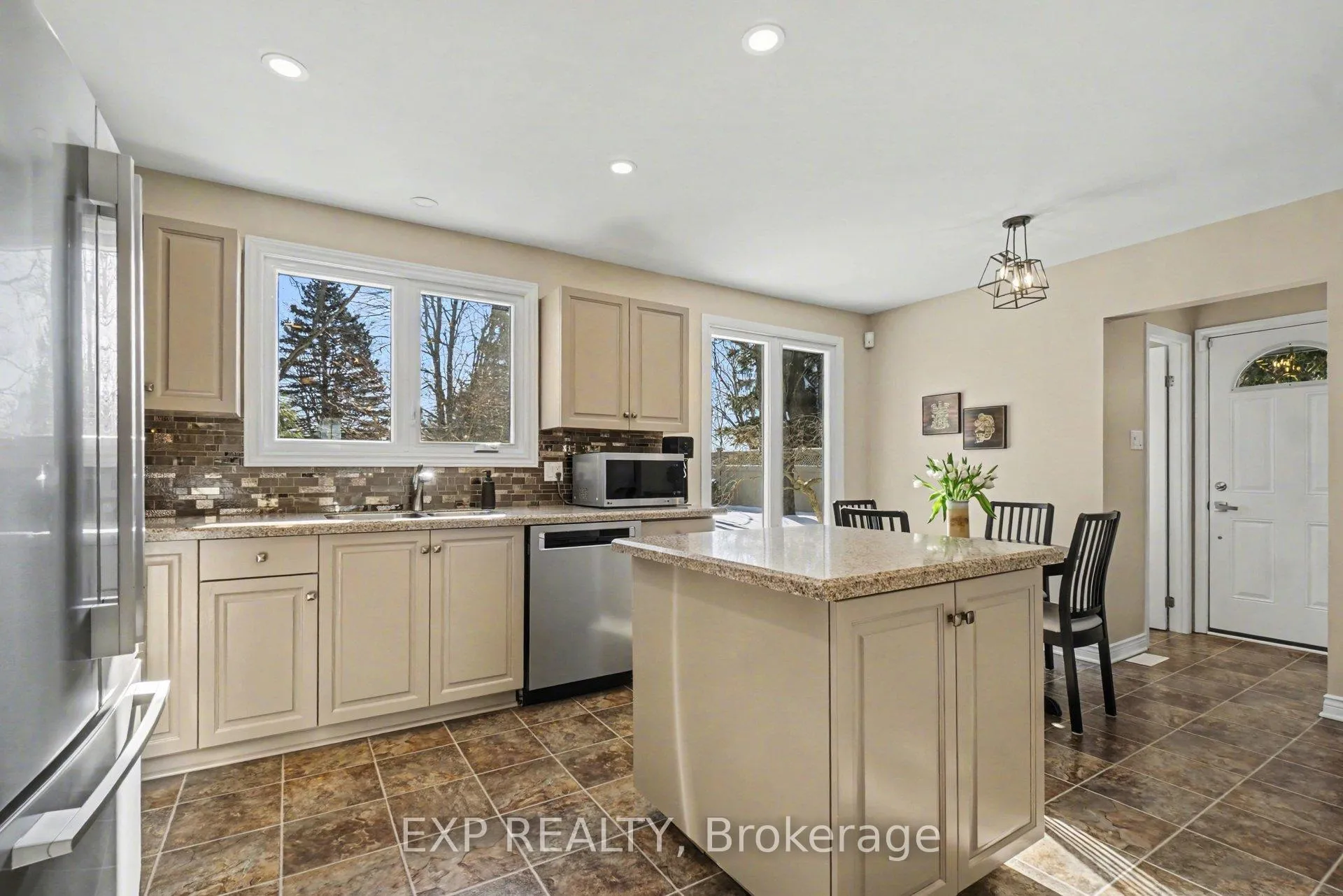 Photo 10 of 24 Woodburn Drive, Ottawa, Blackburn Hamlet — HOMEH