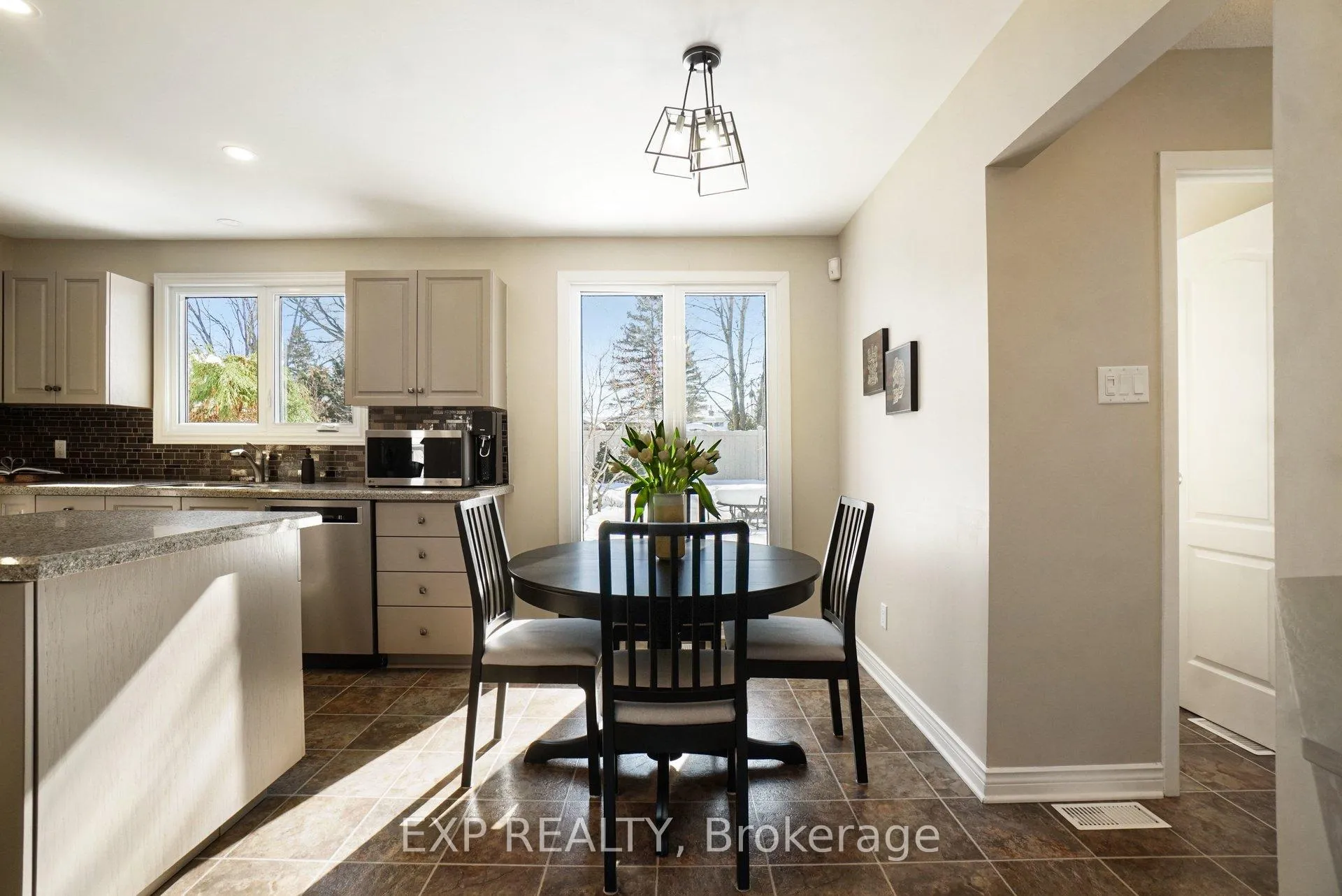 Photo 13 of 24 Woodburn Drive, Ottawa, Blackburn Hamlet — HOMEH