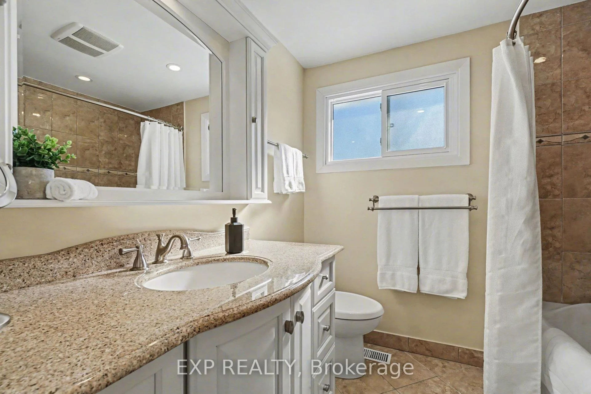 Photo 25 of 24 Woodburn Drive, Ottawa, Blackburn Hamlet — HOMEH