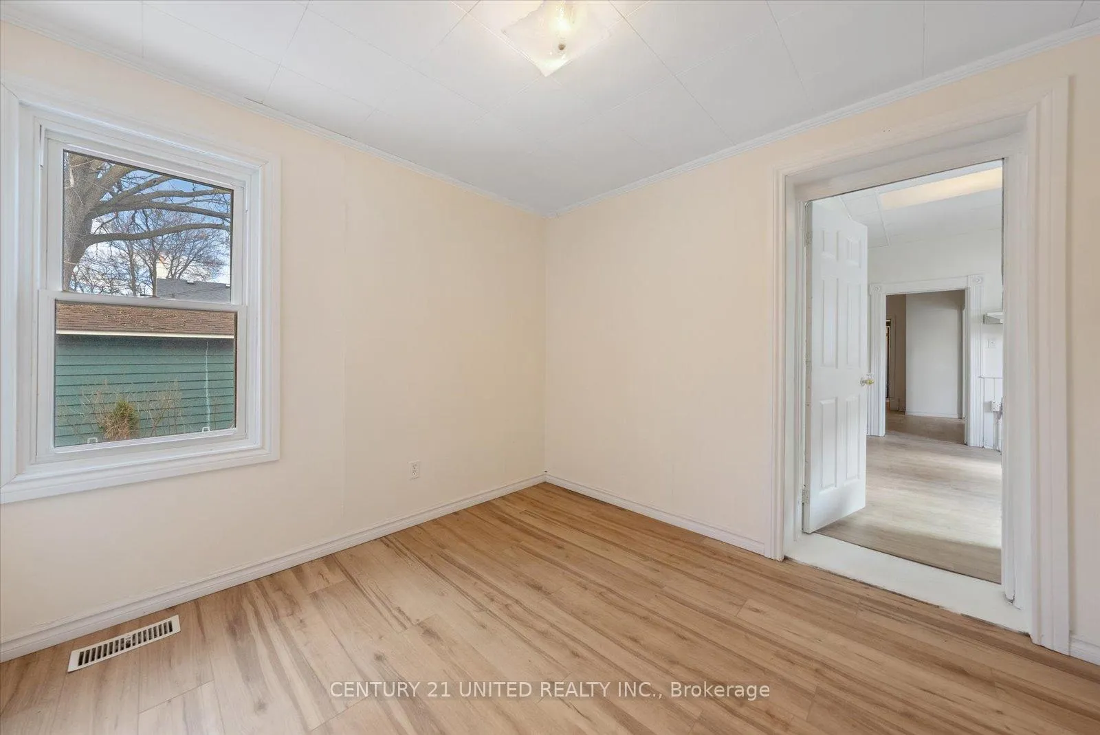 Photo 18 of 187 Stewart Street, Peterborough, Town Ward 3 — HOMEH
