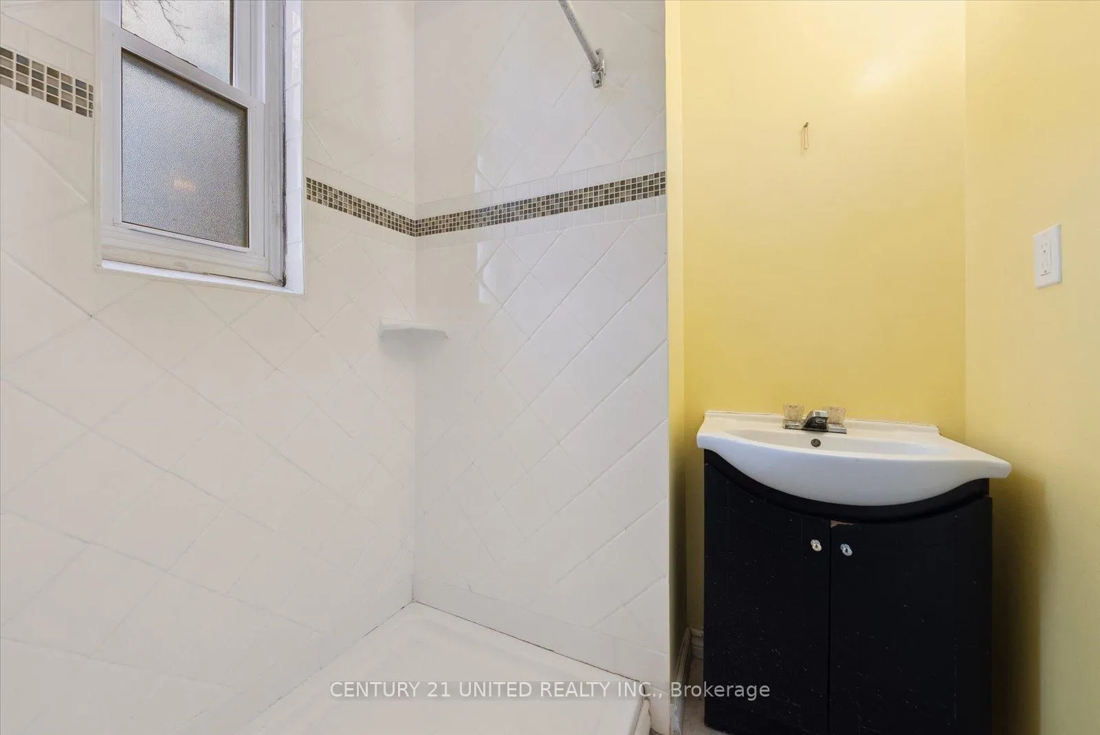Photo 20 of 187 Stewart Street, Peterborough, Town Ward 3 — HOMEH