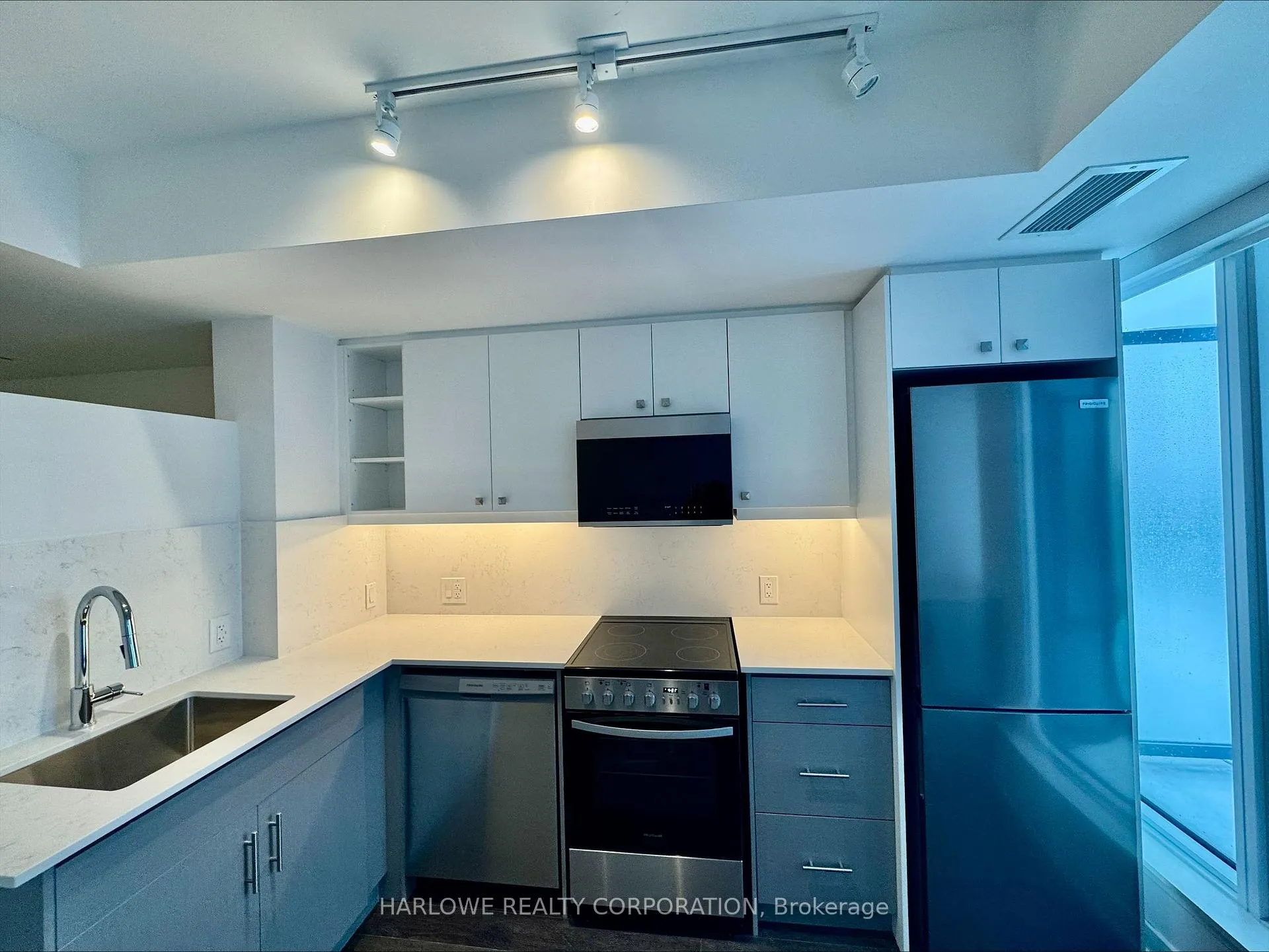 Photo 3 of Unit 709, 2 Manderley Drive, Scarborough, Birchcliffe-Cliffside — HOMEH