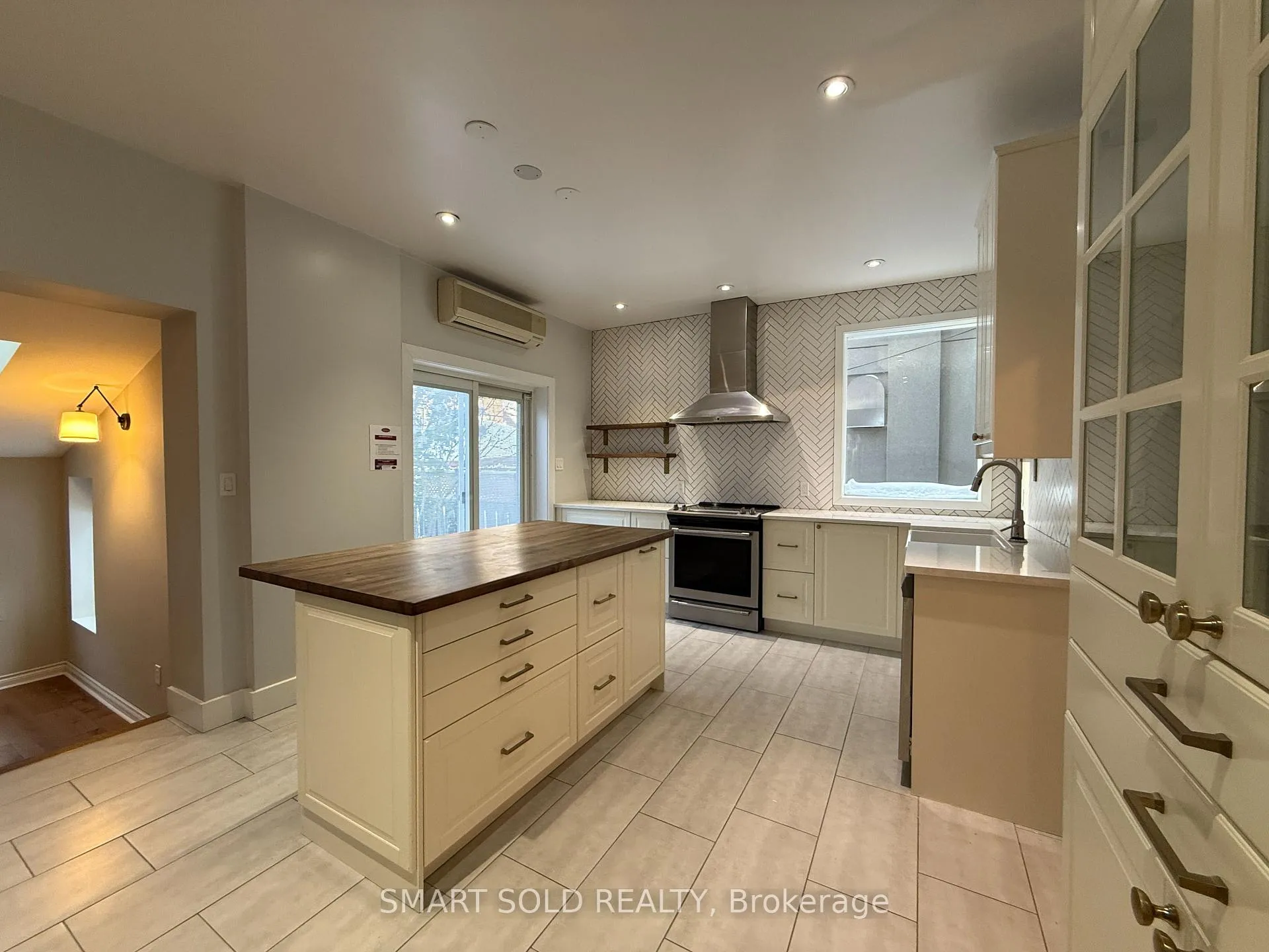 Photo 4 of 555 Markham Street, Toronto, Palmerston-Little Italy — HOMEH