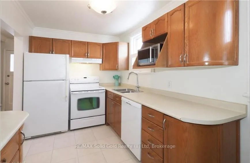 Photo 17 of 44 Garden Avenue, Kitchener — HOMEH