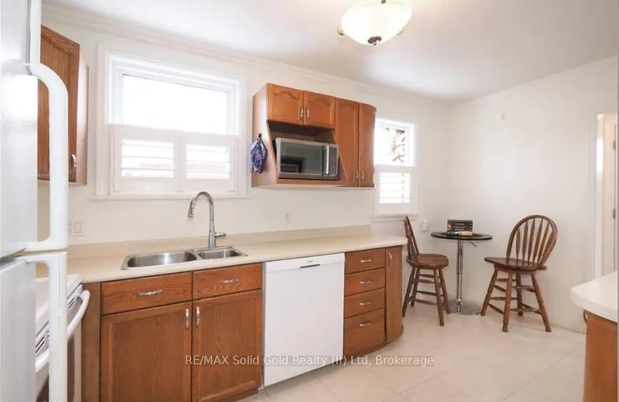 Photo 18 of 44 Garden Avenue, Kitchener — HOMEH