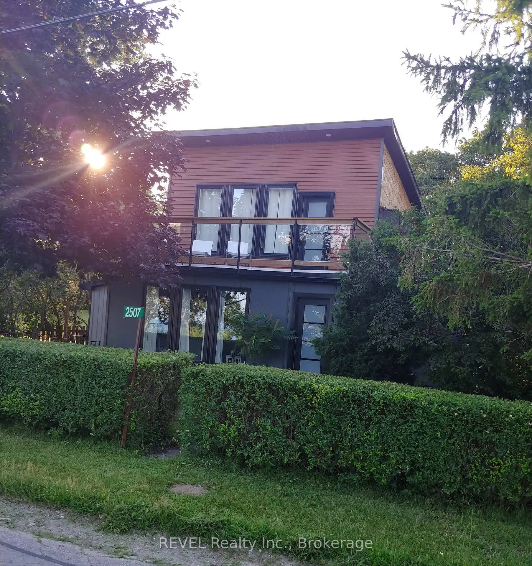 Front of 2507 North Shore Drive
