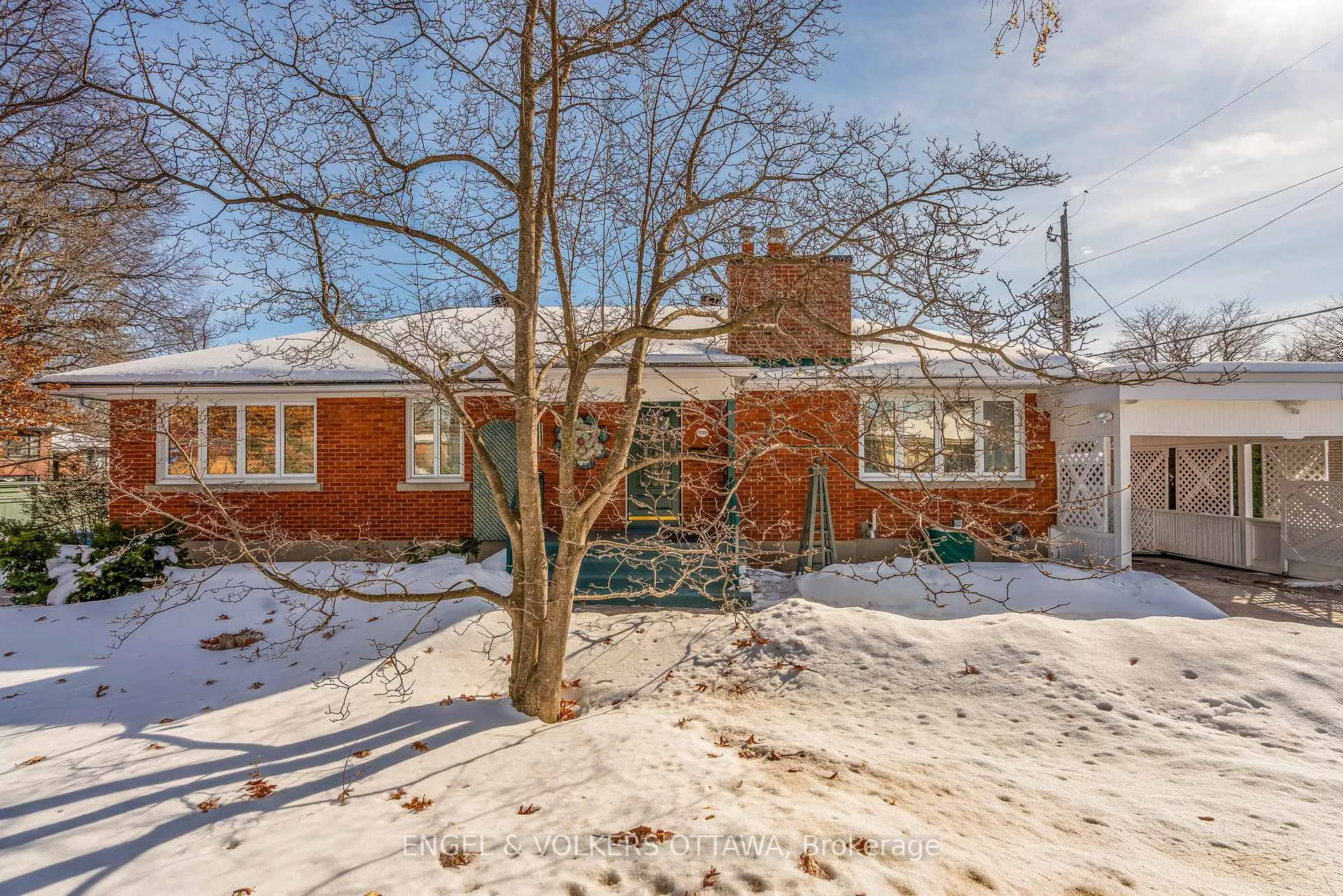 Front of 702 Dovercourt Avenue