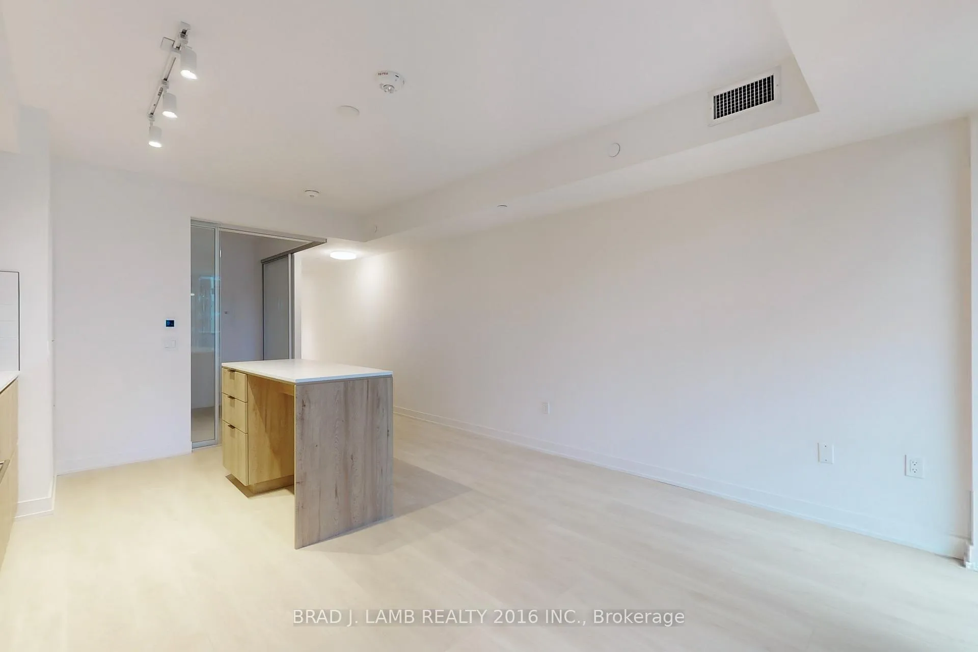 Photo 5 of Unit 312, 117 Broadway Avenue, Toronto, Mount Pleasant West — HOMEH