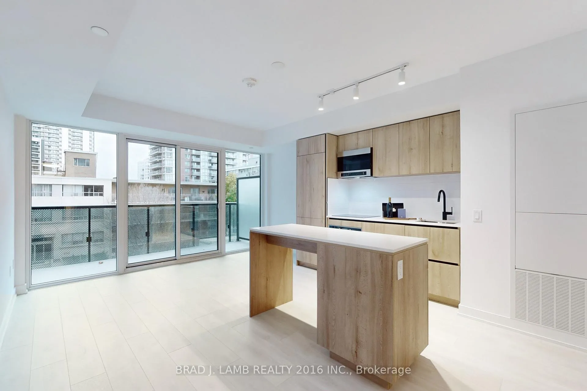 Photo 6 of Unit 312, 117 Broadway Avenue, Toronto, Mount Pleasant West — HOMEH