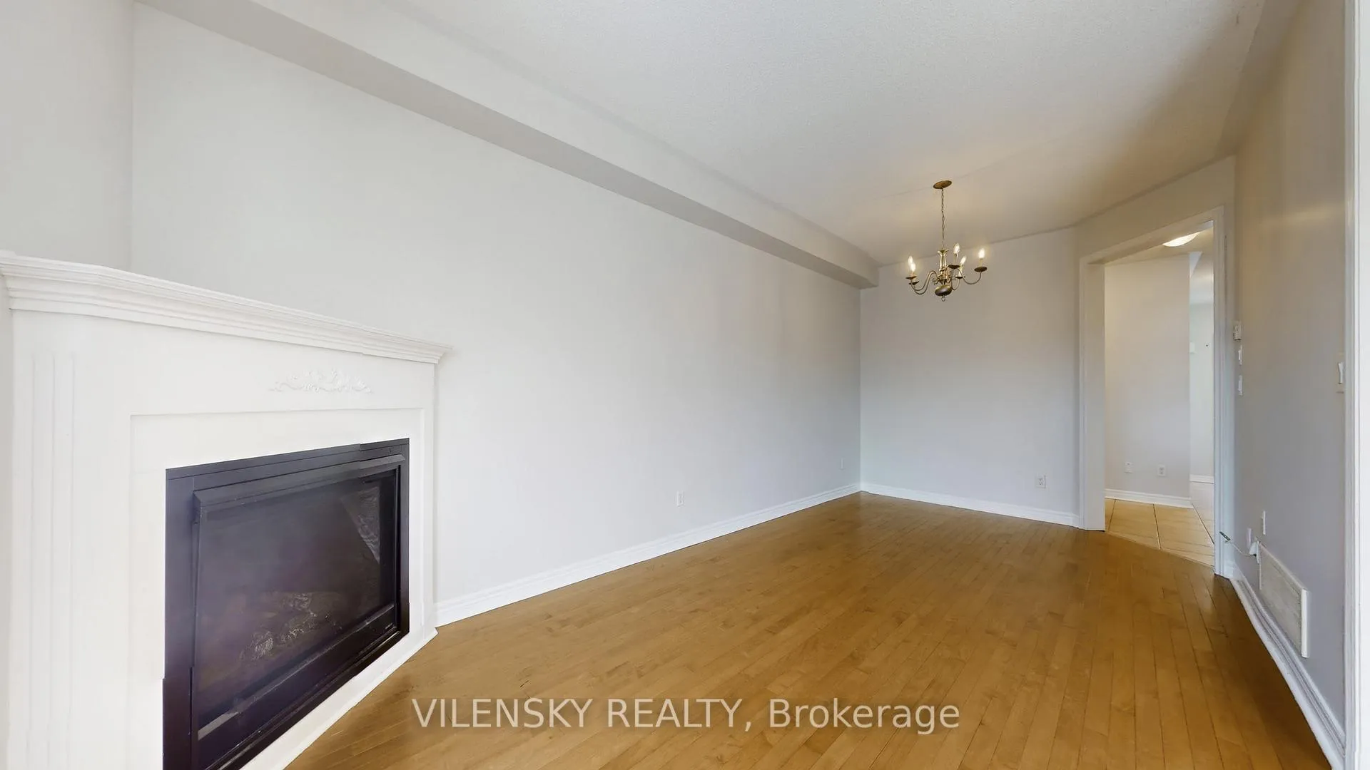 Photo 4 of Unit Upper, 43 Crimson Forest Drive, Vaughan, Maple — HOMEH