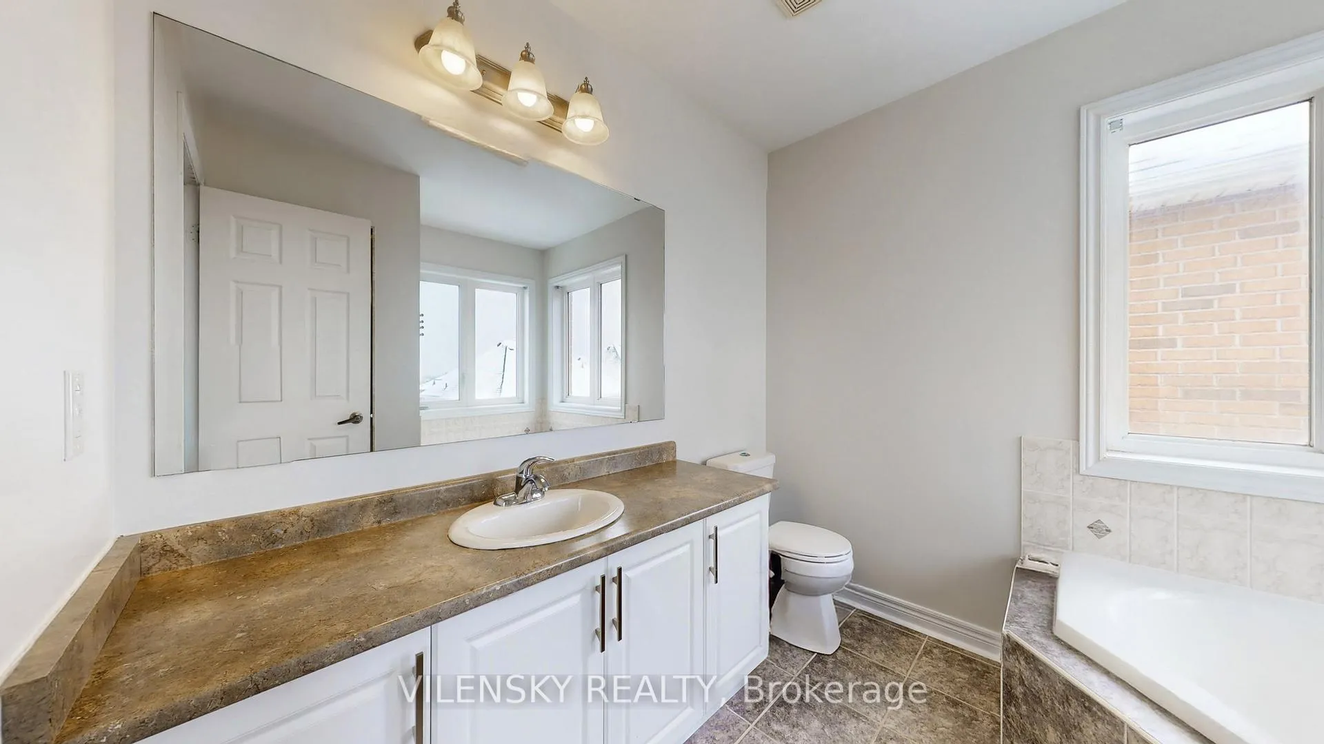 Photo 12 of Unit Upper, 43 Crimson Forest Drive, Vaughan, Maple — HOMEH