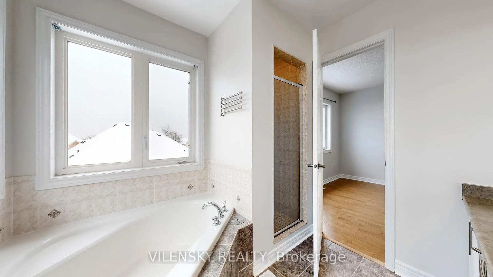 Photo 13 of Unit Upper, 43 Crimson Forest Drive, Vaughan, Maple — HOMEH