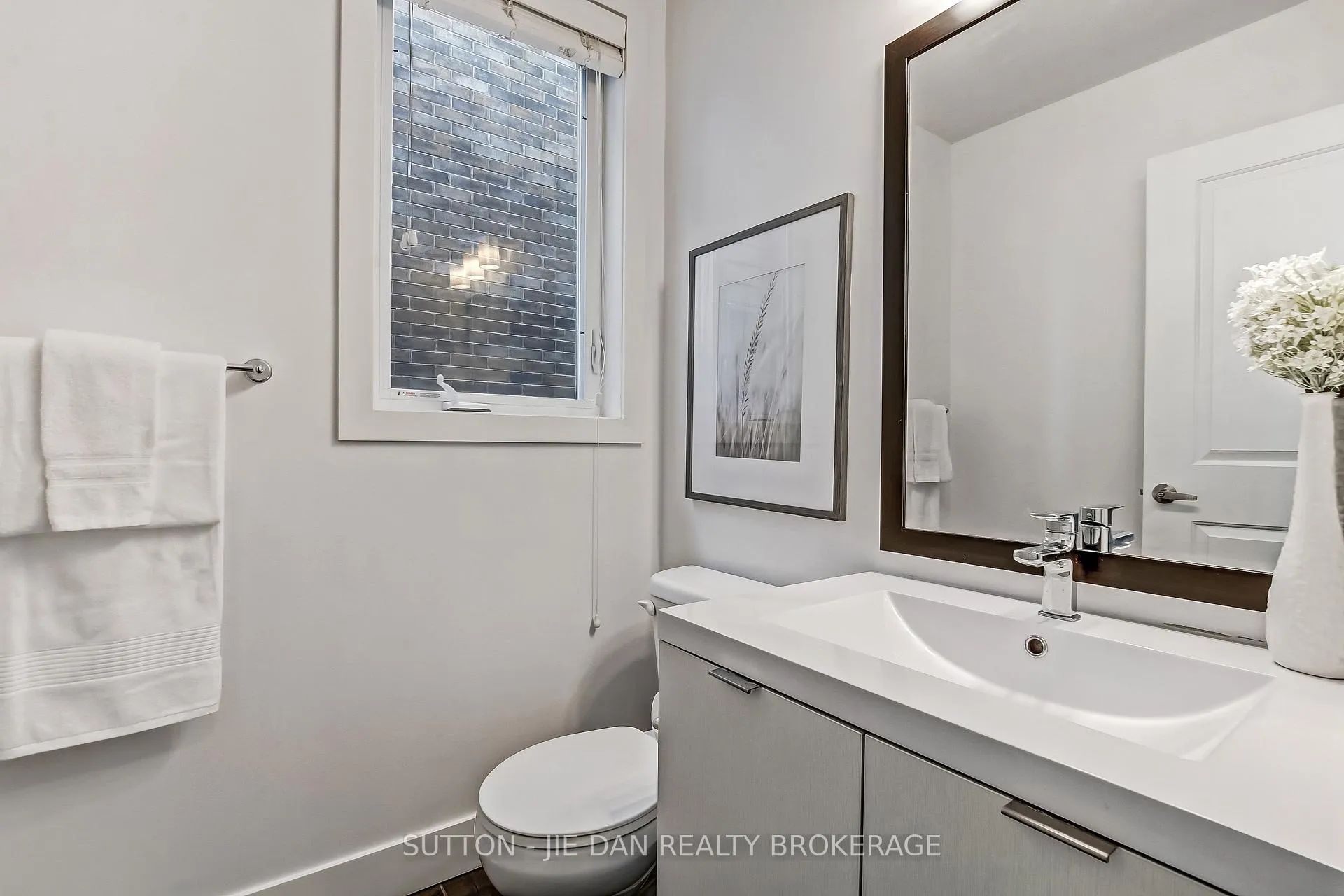 Photo 13 of Unit 78, 1960 Dalmagarry Road, London, North E — HOMEH