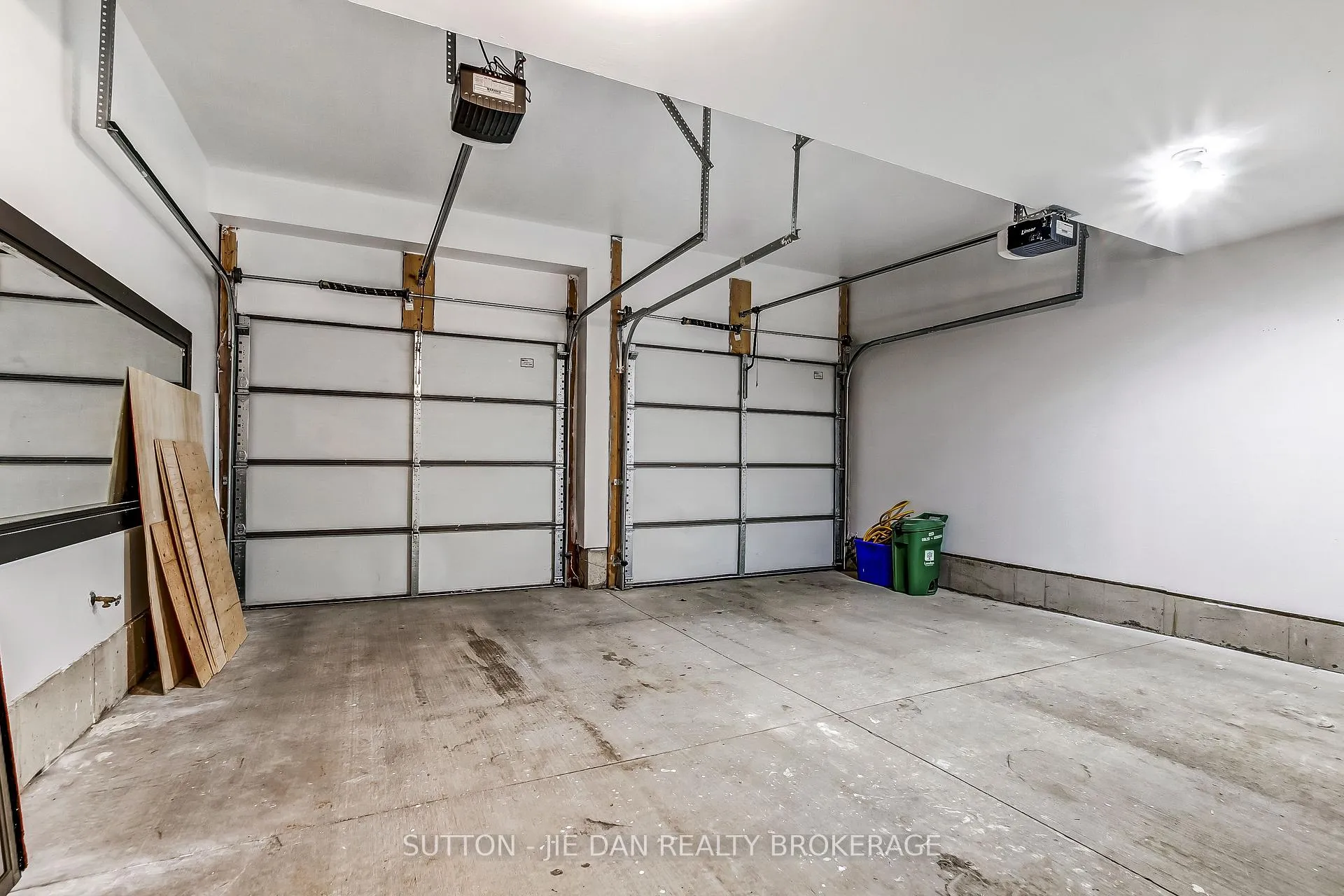 Photo 23 of Unit 78, 1960 Dalmagarry Road, London, North E — HOMEH
