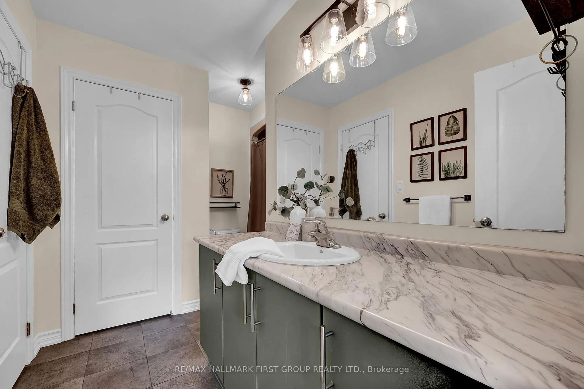 Photo 12 of 10 Ken Bromley Lane, Clarington, Bowmanville — HOMEH