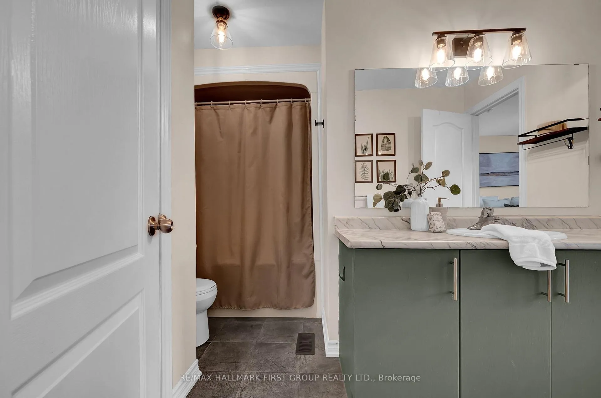 Photo 13 of 10 Ken Bromley Lane, Clarington, Bowmanville — HOMEH