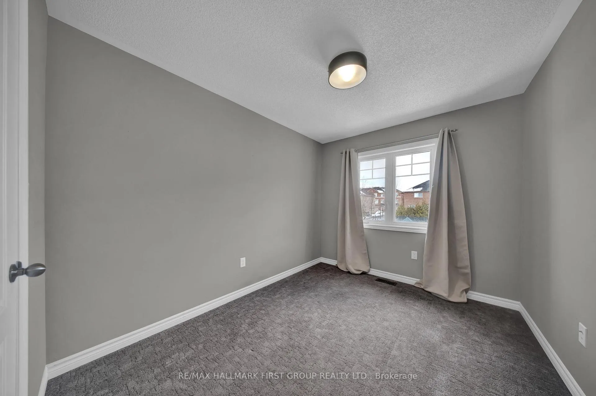 Photo 16 of 10 Ken Bromley Lane, Clarington, Bowmanville — HOMEH