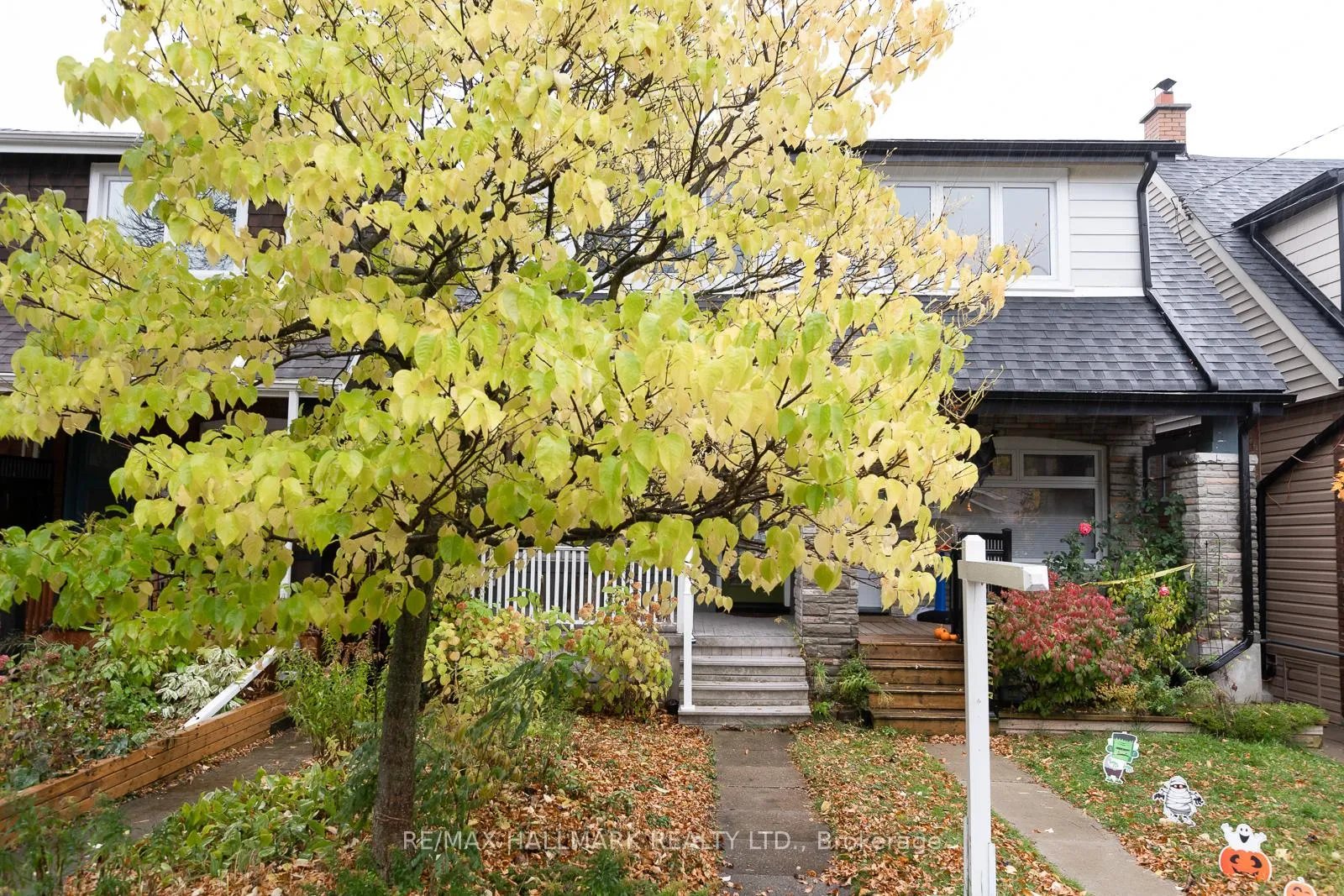 Photo 38 of 70 Lawlor Avenue, Toronto, The Beaches — HOMEH