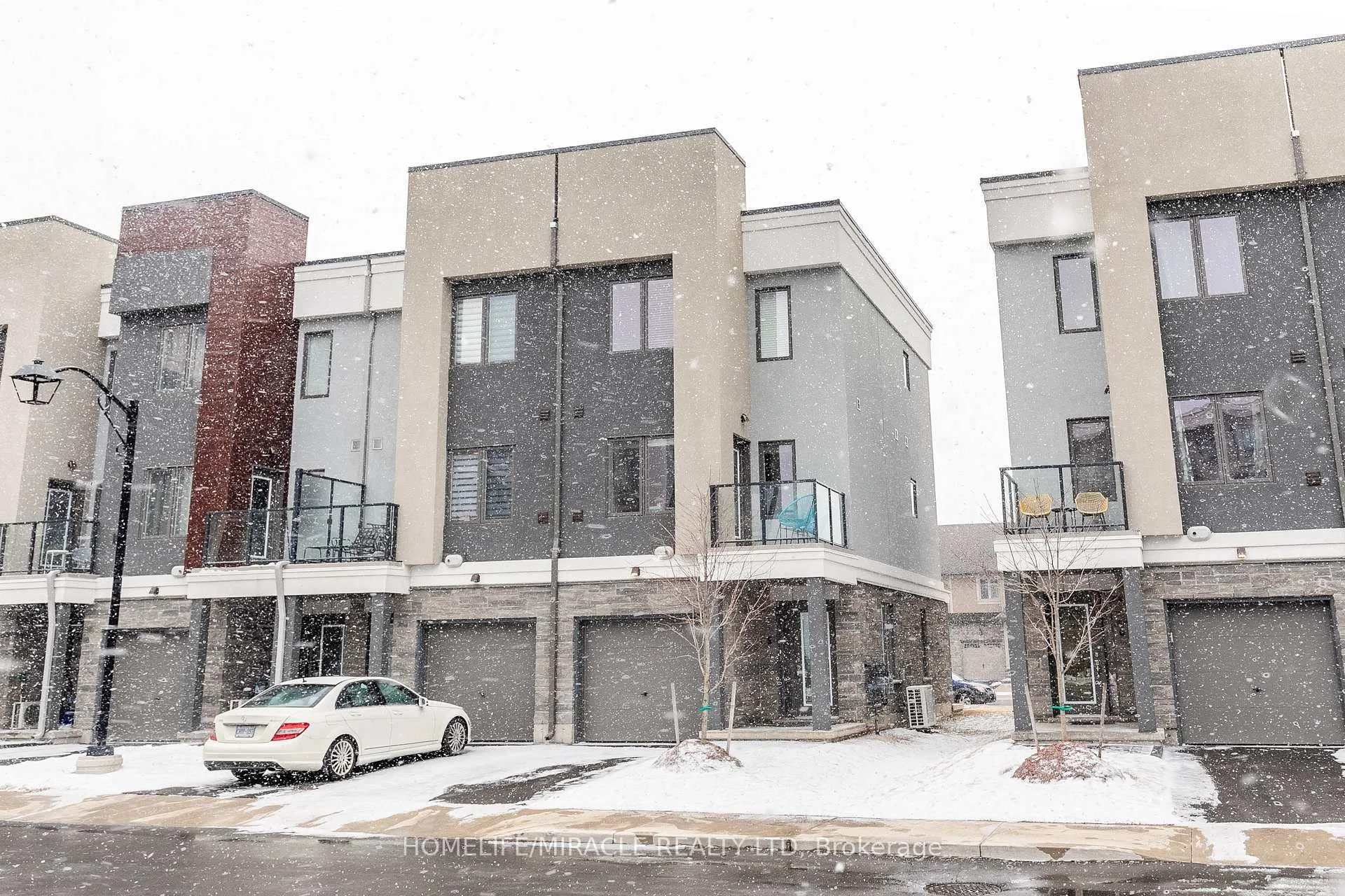 Photo 1 of Unit 5, 115 Shoreview Place, Hamilton, Stoney Creek — HOMEH