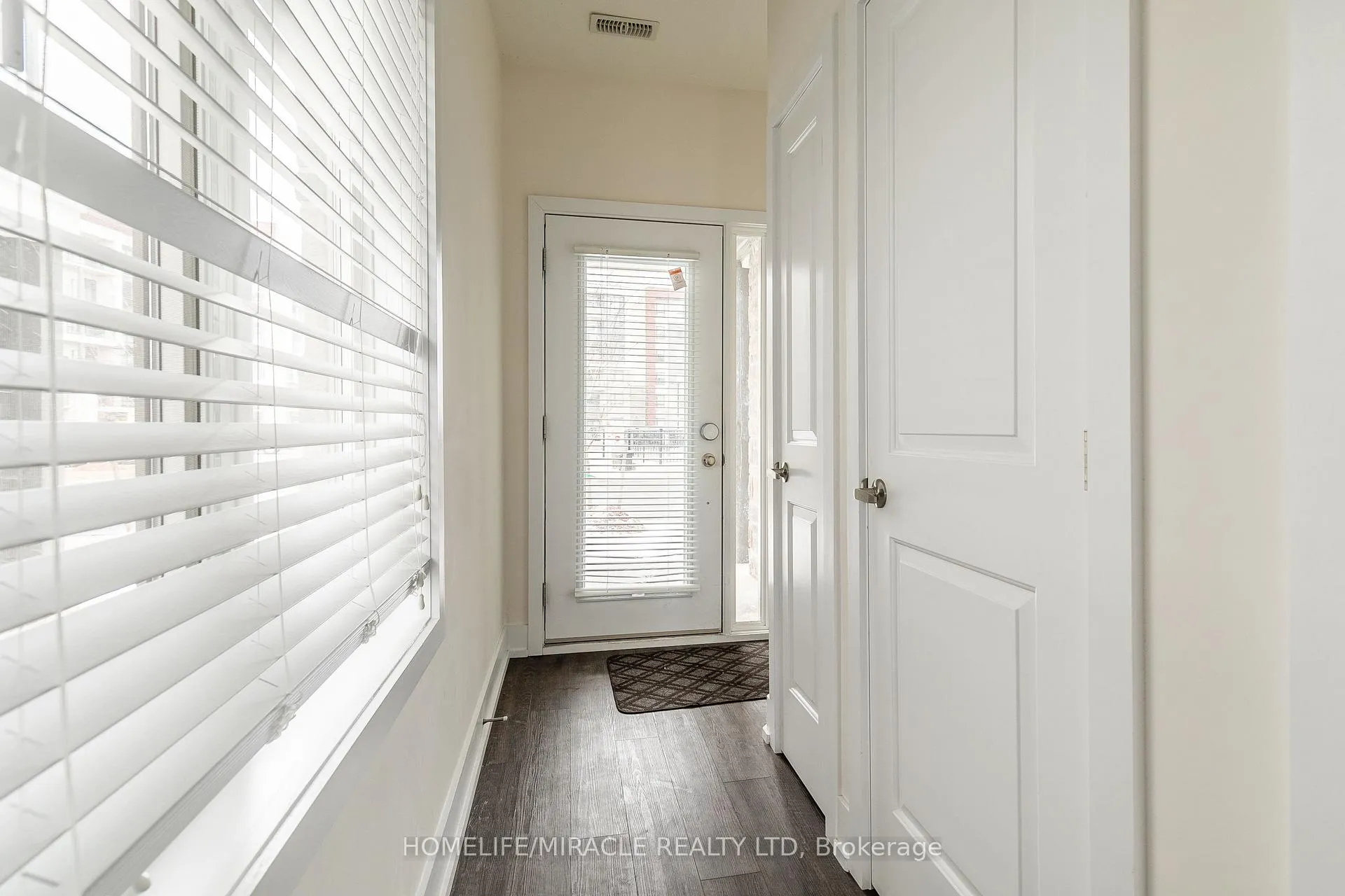 Photo 6 of Unit 5, 115 Shoreview Place, Hamilton, Stoney Creek — HOMEH